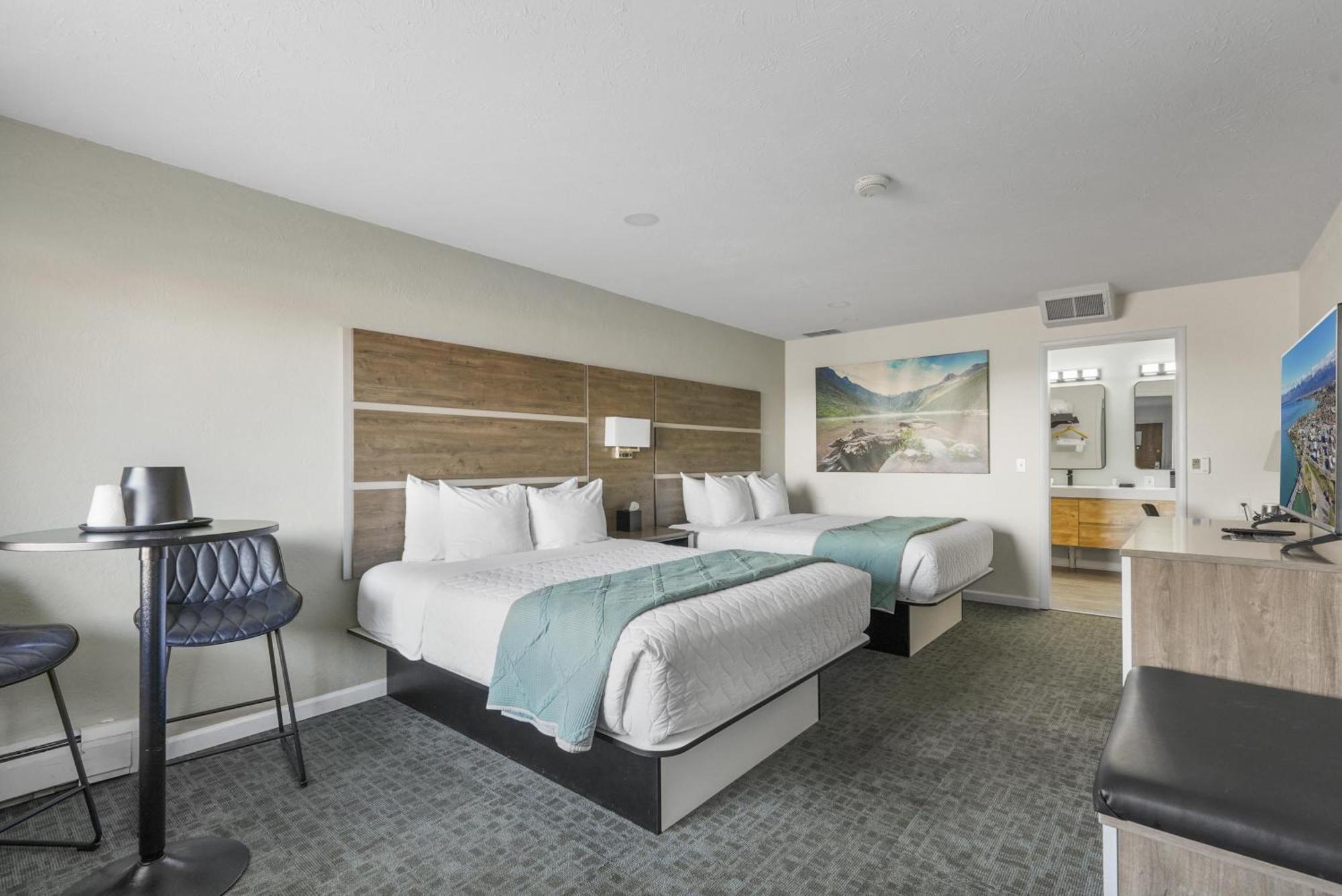2 Queen Beds Lake View