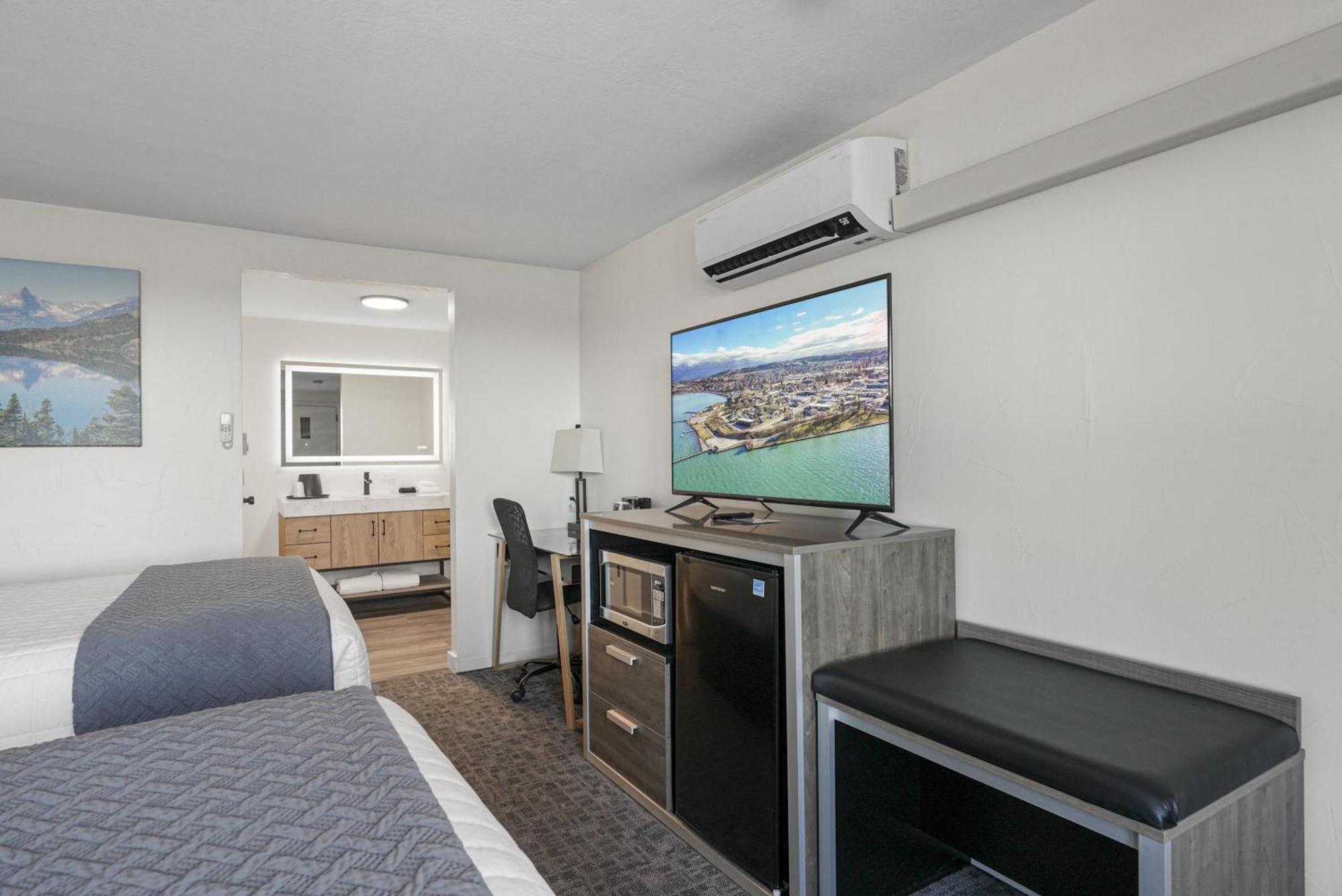 2 Double Beds Lake View