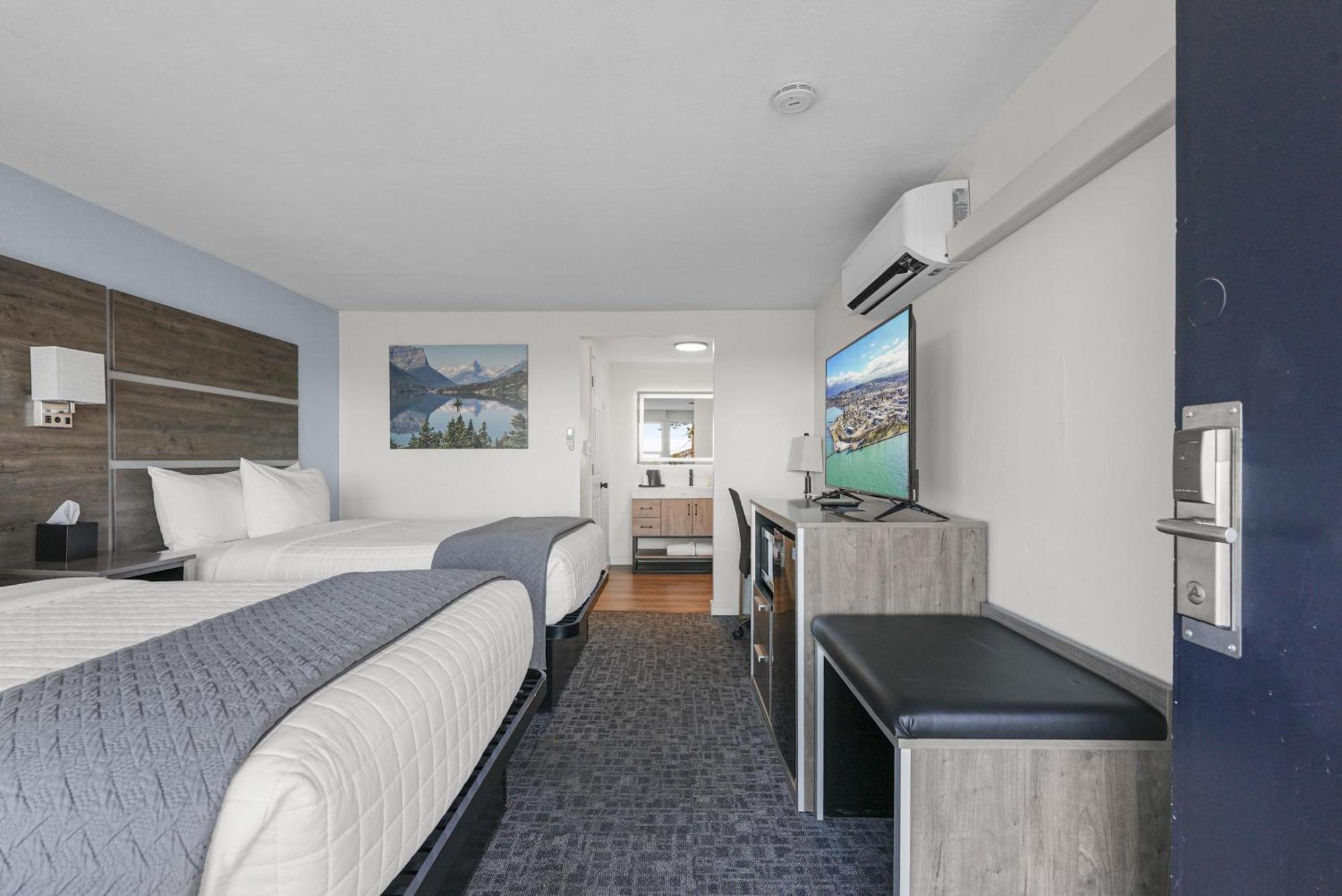 2 Double Beds Lake View