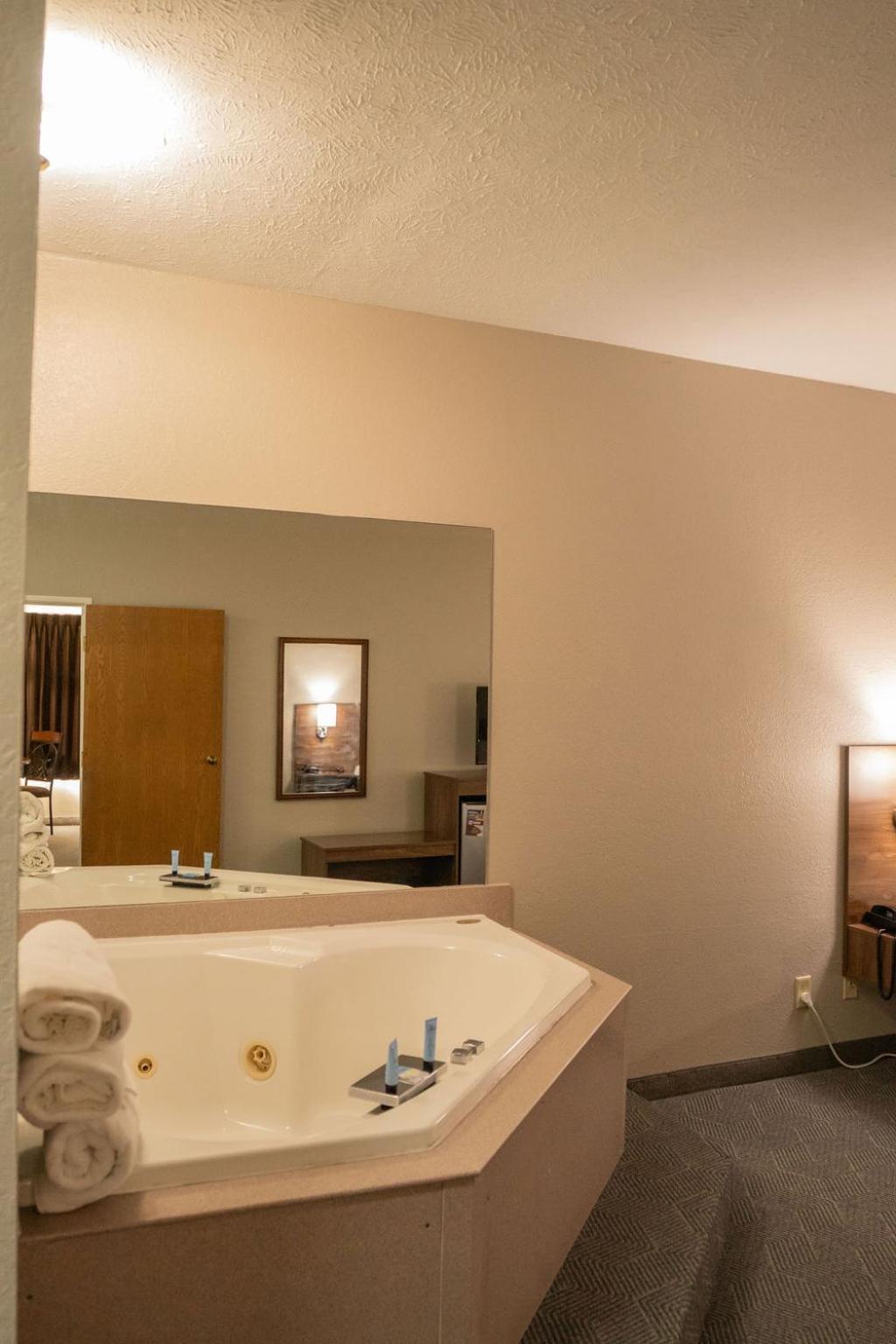 King Suite Jacuzzi