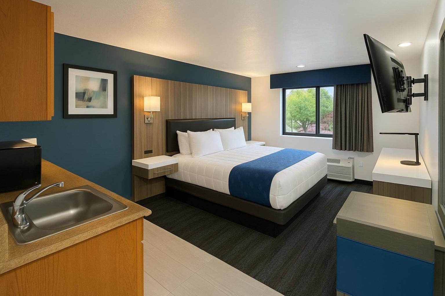 Deluxe King Suite