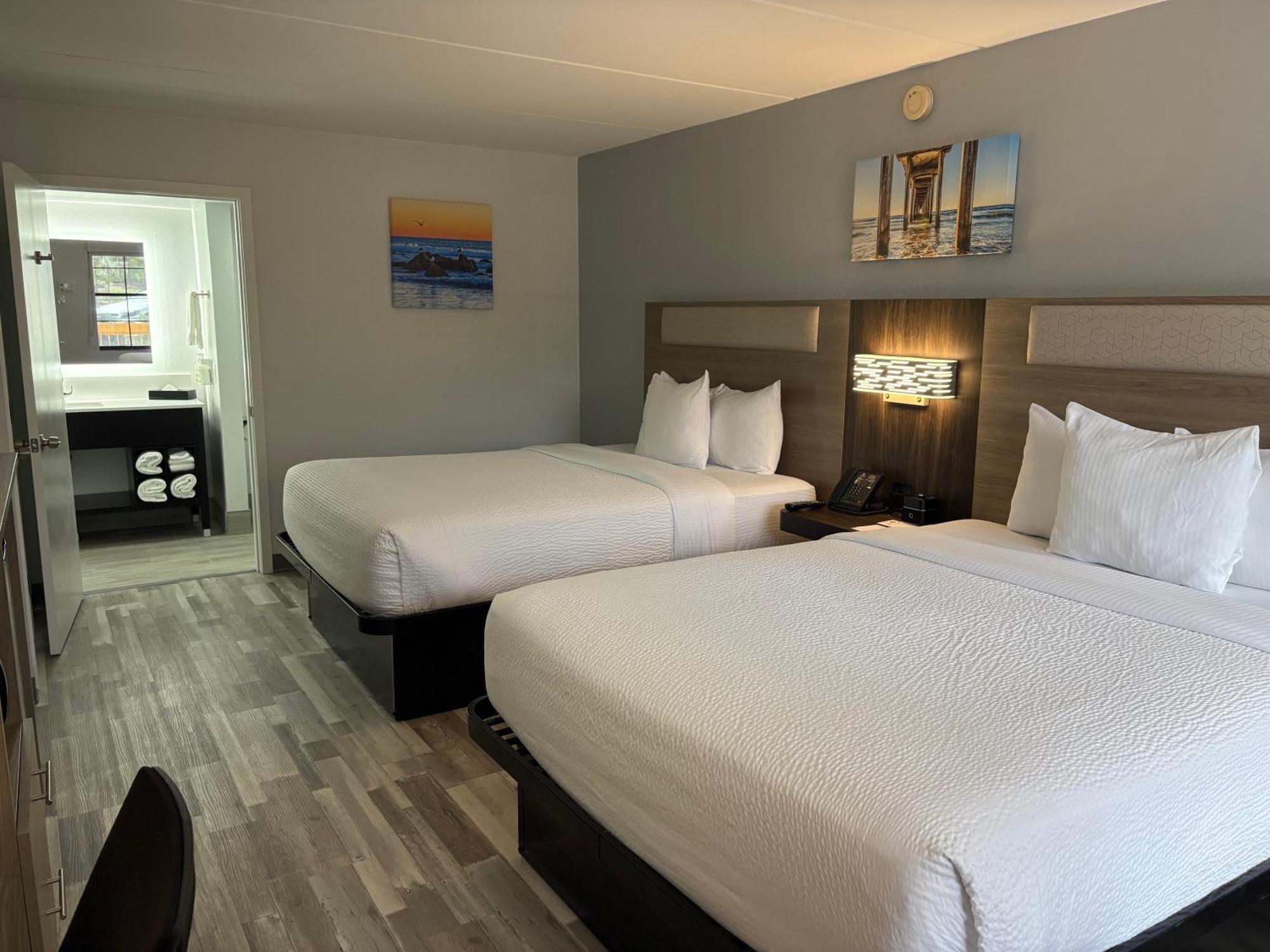 Deluxe Queen Room with Two Queen Beds - Non-Smoking