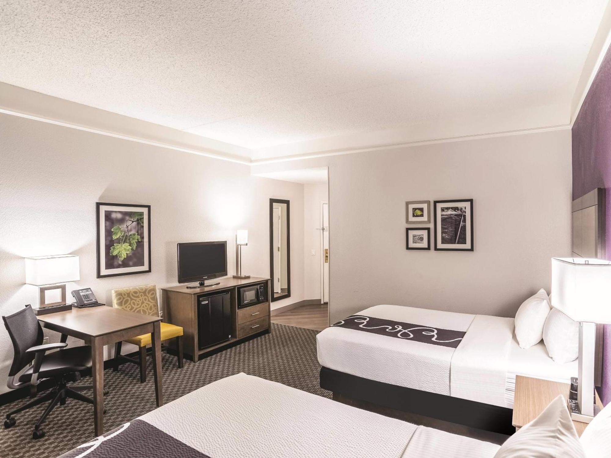 Queen Room Two Queen Beds Bath Tub Mobility Accessible or Non-Smoking