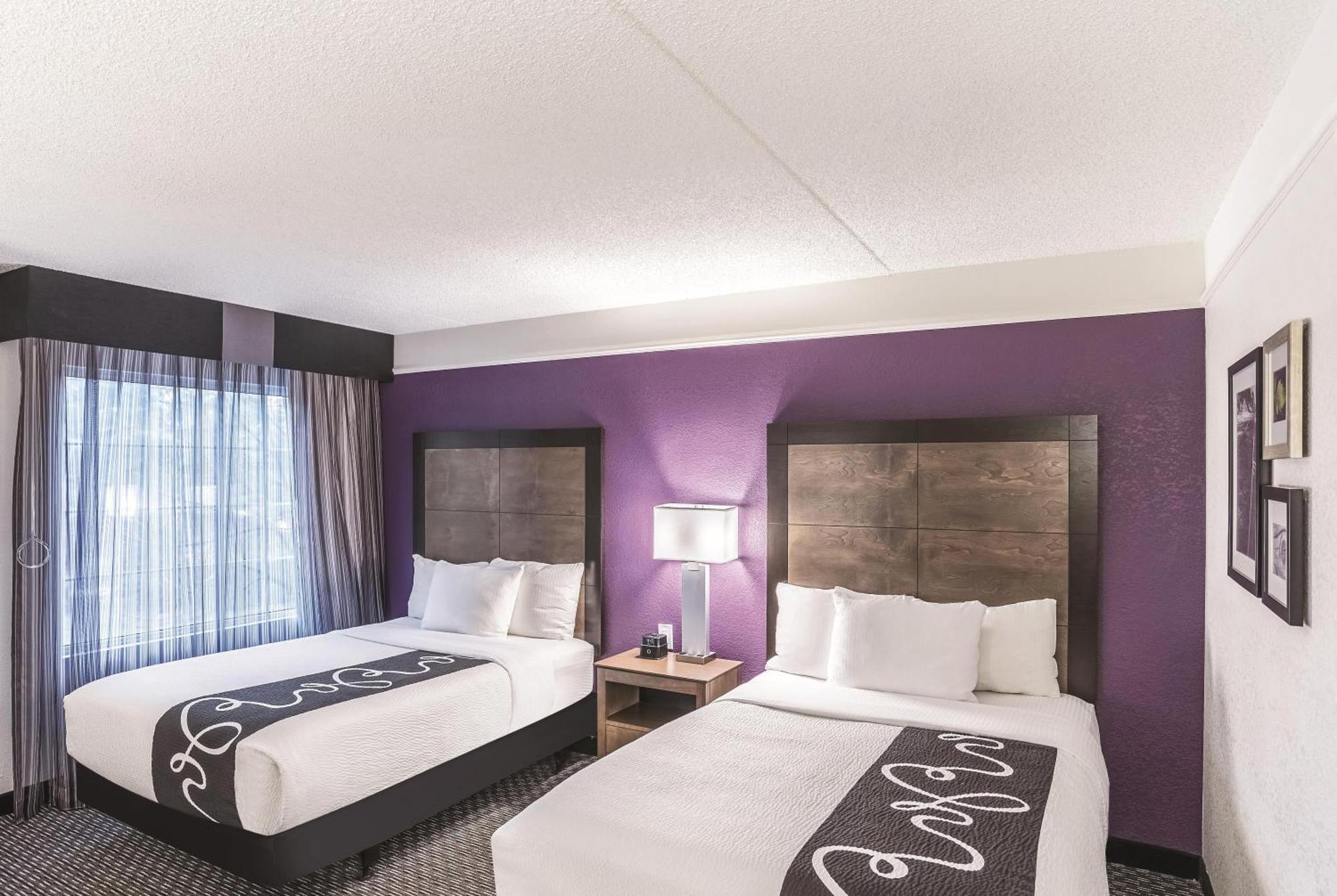 Queen Room Two Queen Beds Bath Tub Mobility Accessible or Non-Smoking
