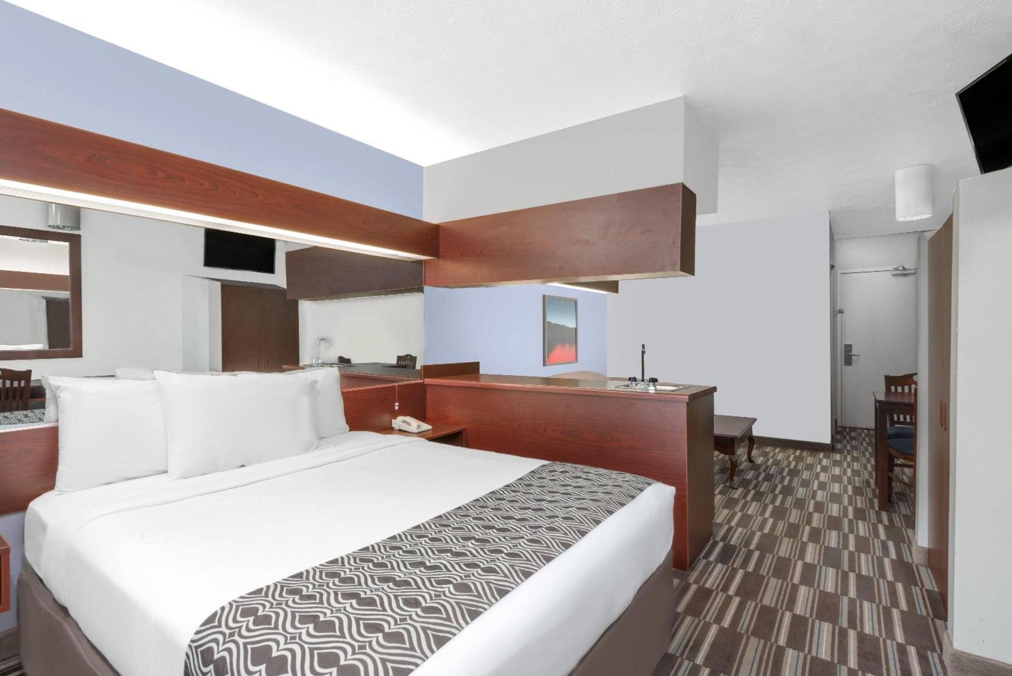 1 King Bed Studio Suite Non-Smoking