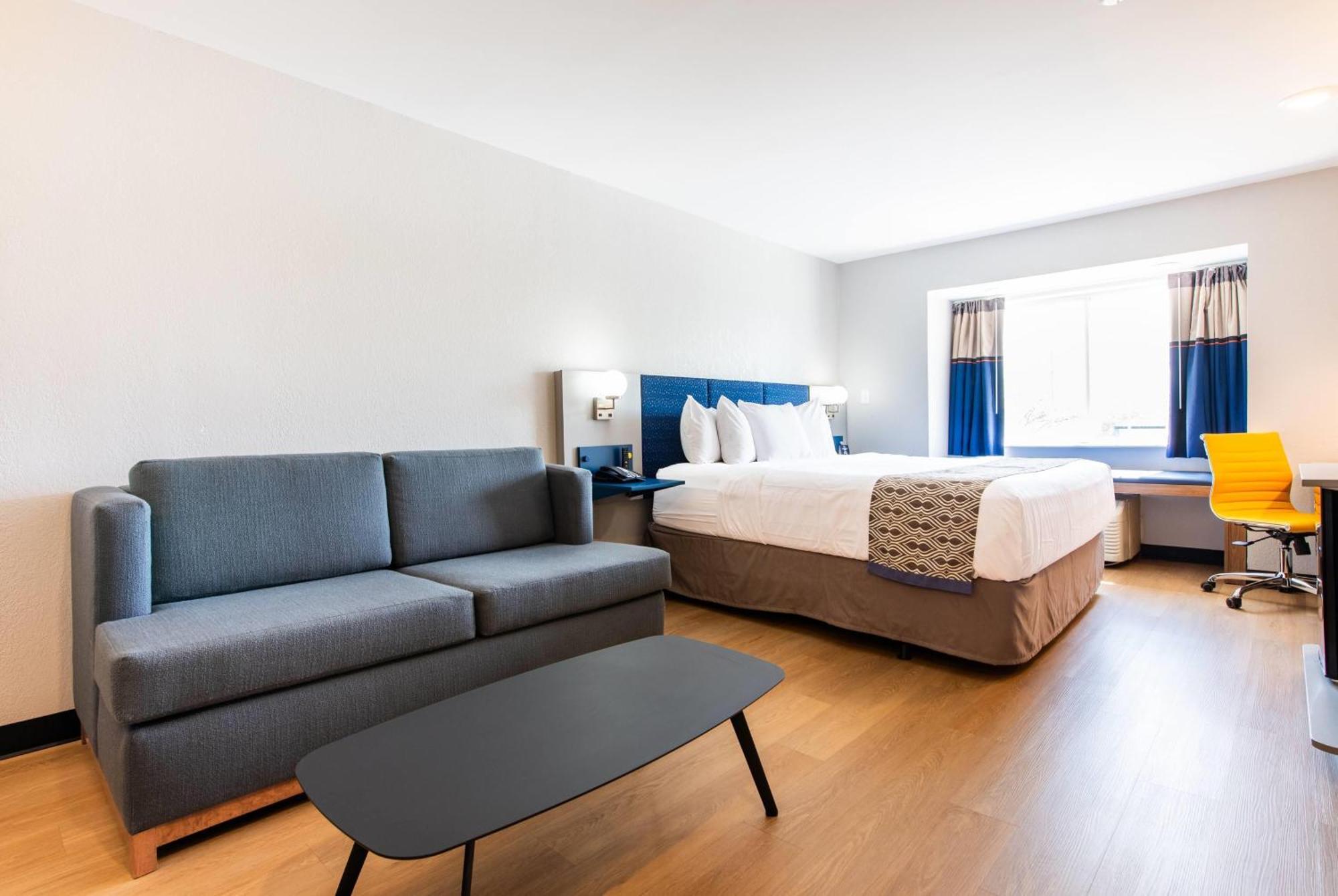 1 King Bed Studio Suite Non-Smoking