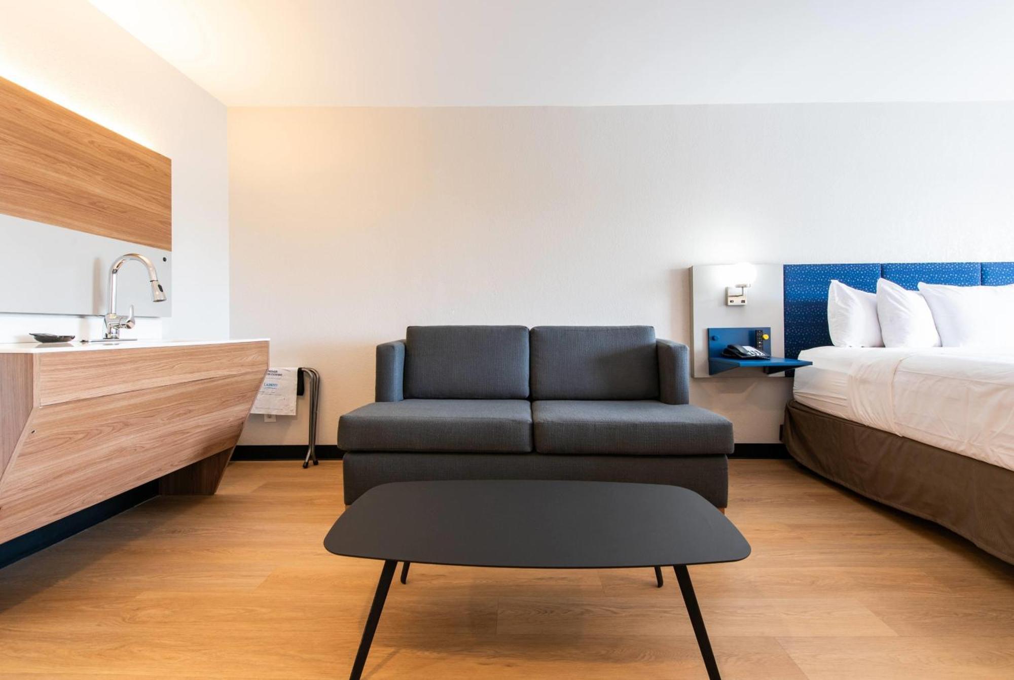 1 King Bed Studio Suite Non-Smoking