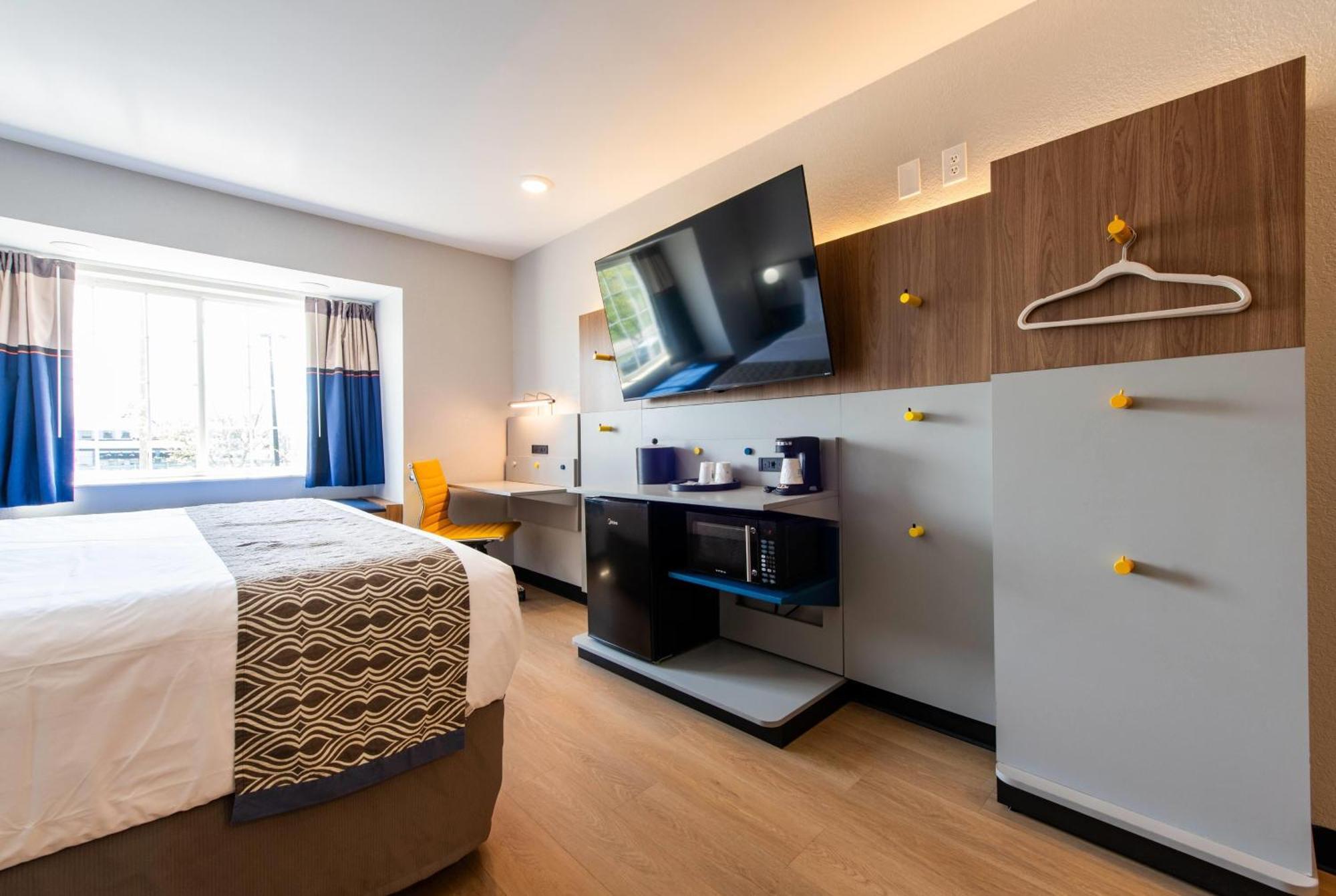 1 King Bed Studio Suite Non-Smoking
