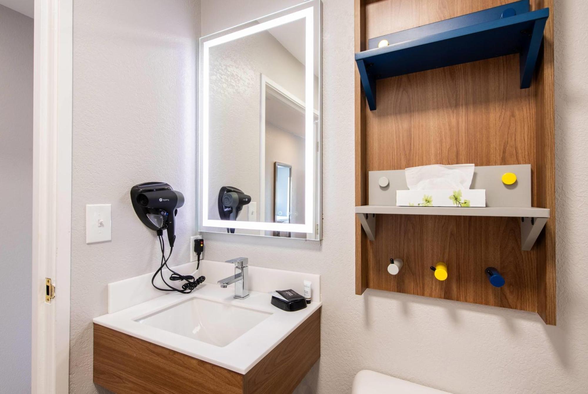 1 King Bed Studio Suite Non-Smoking