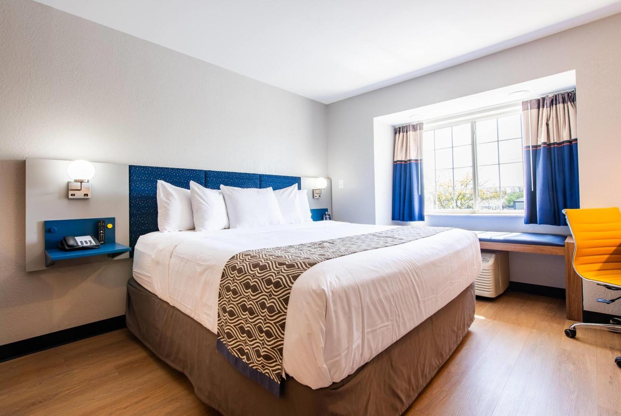 1 King Bed Studio Suite Non-Smoking