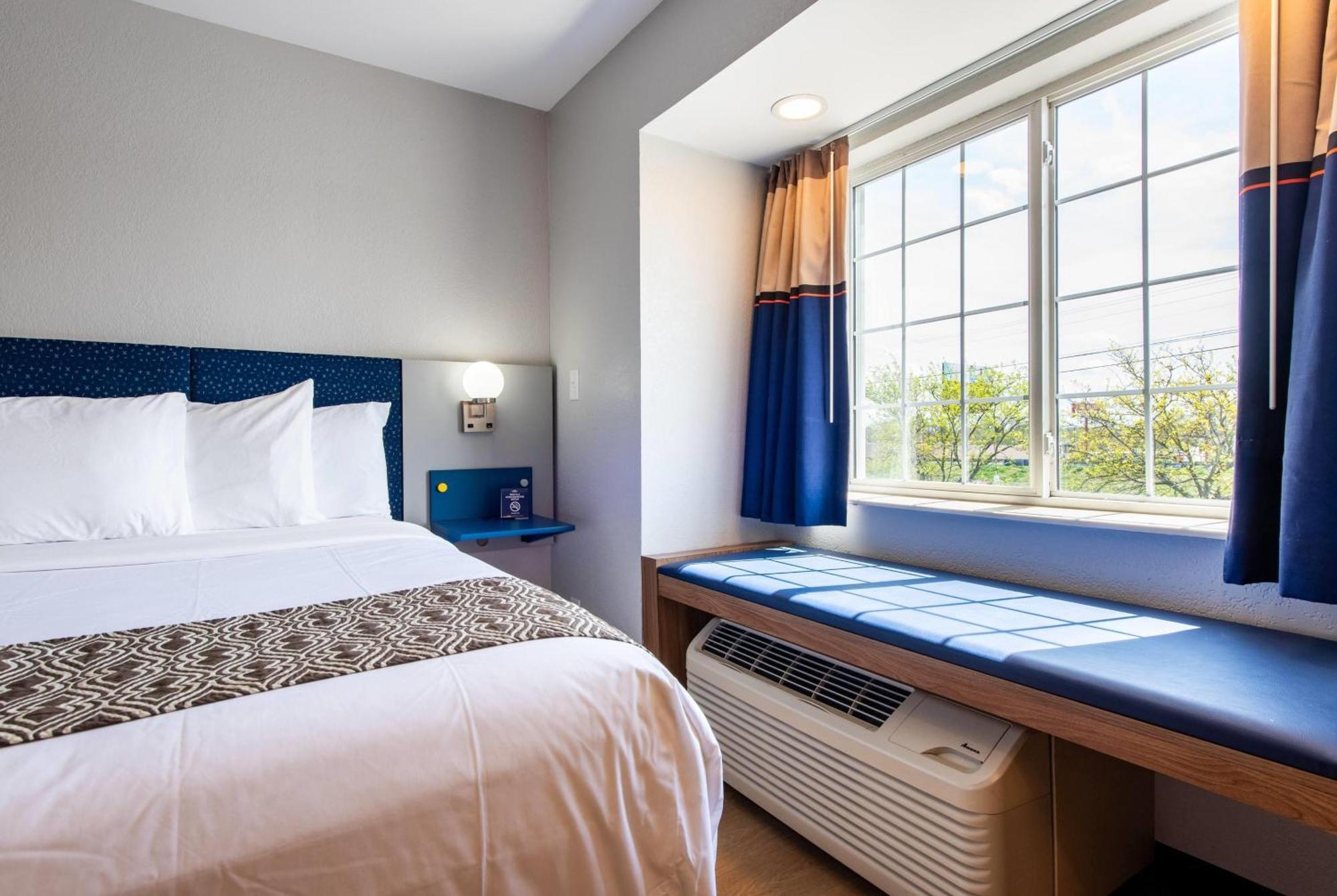 1 King Bed Studio Suite Non-Smoking