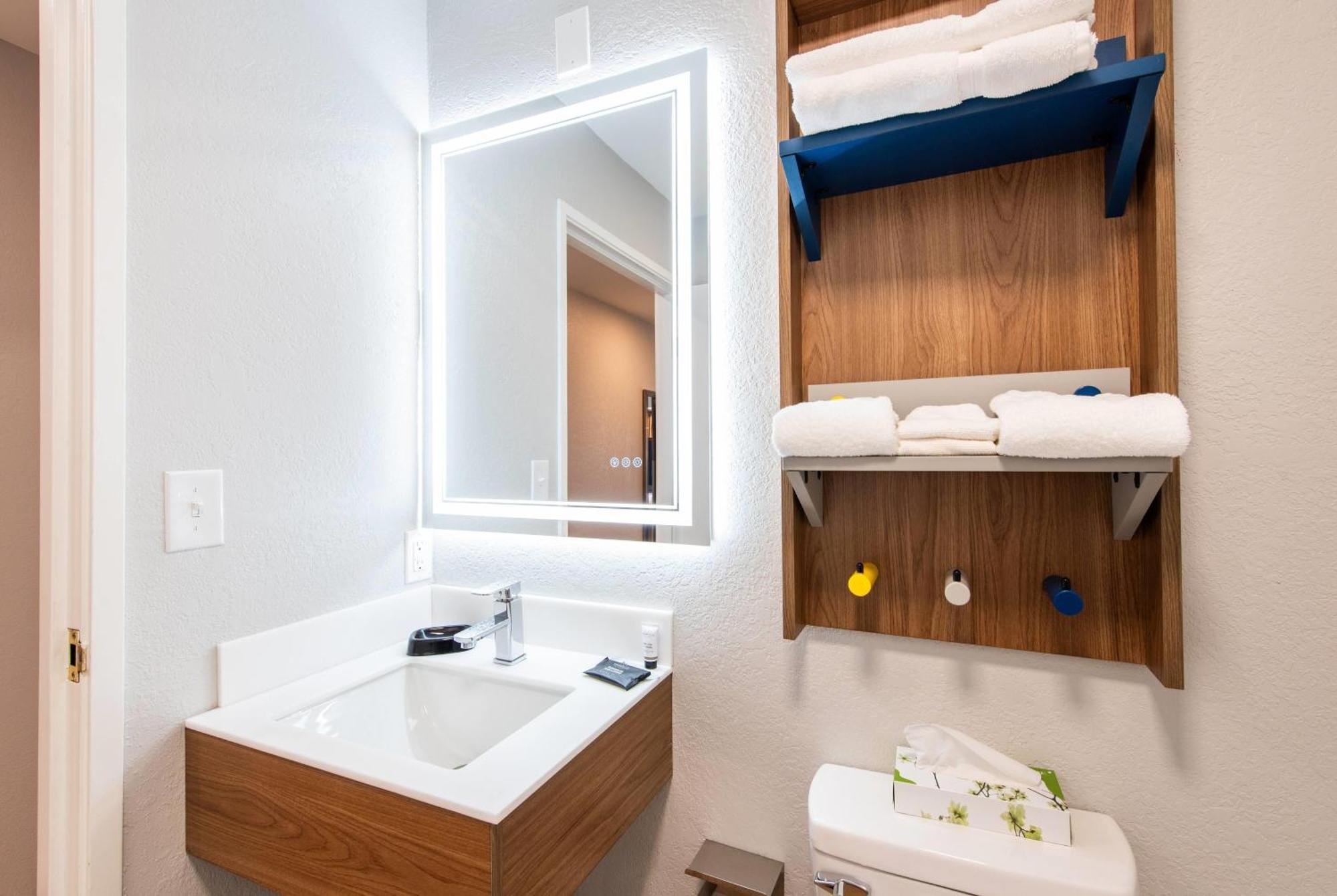 1 King Bed Studio Suite Non-Smoking
