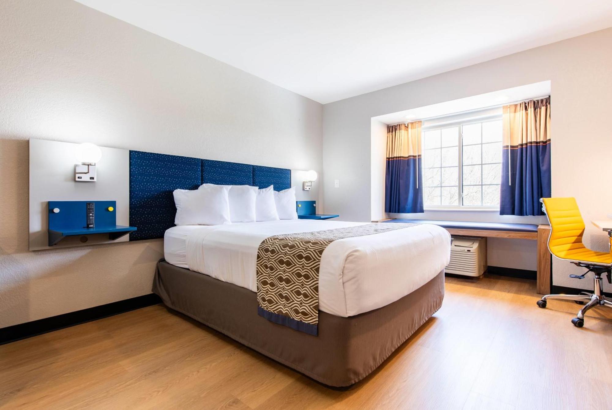 1 King Bed Studio Suite Non-Smoking