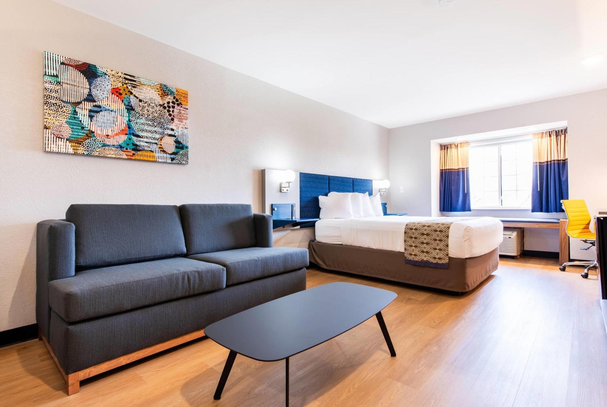 1 King Bed Studio Suite Non-Smoking