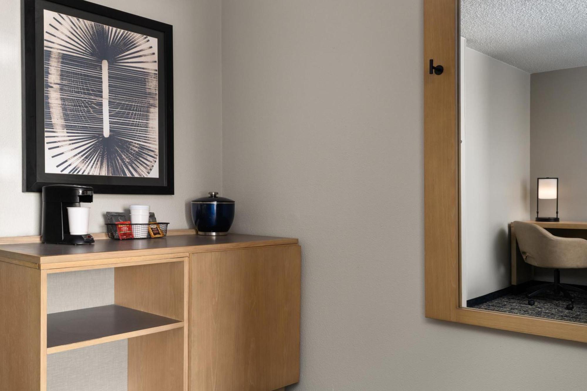 King Room with Accessible Tub - Disability Access