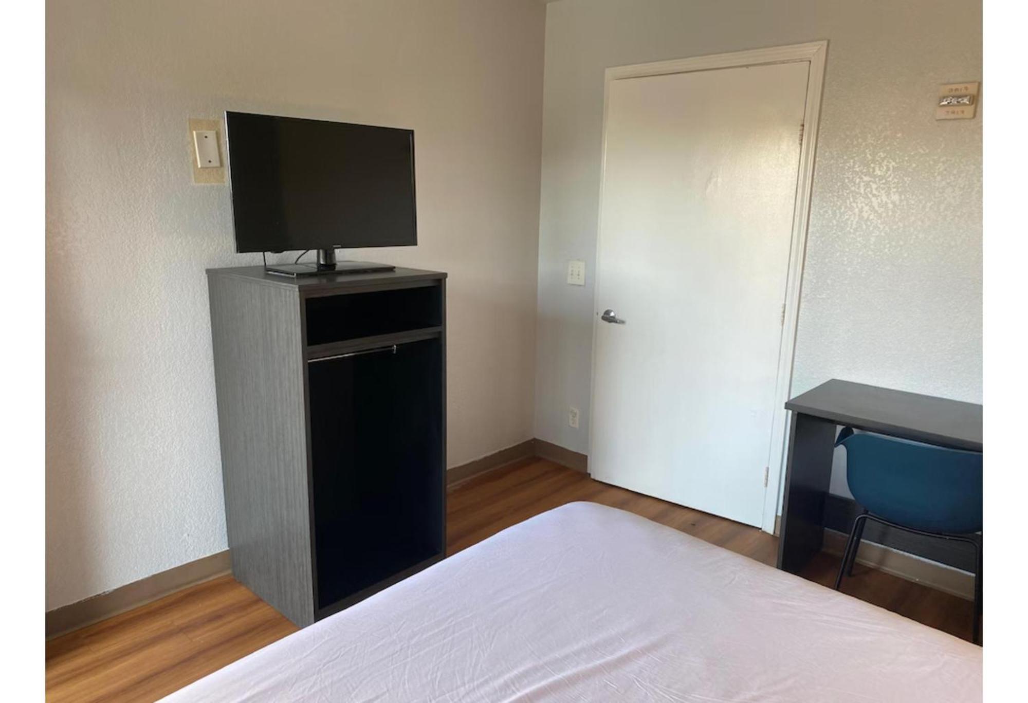 Queen Room Disability Access Roll Shower