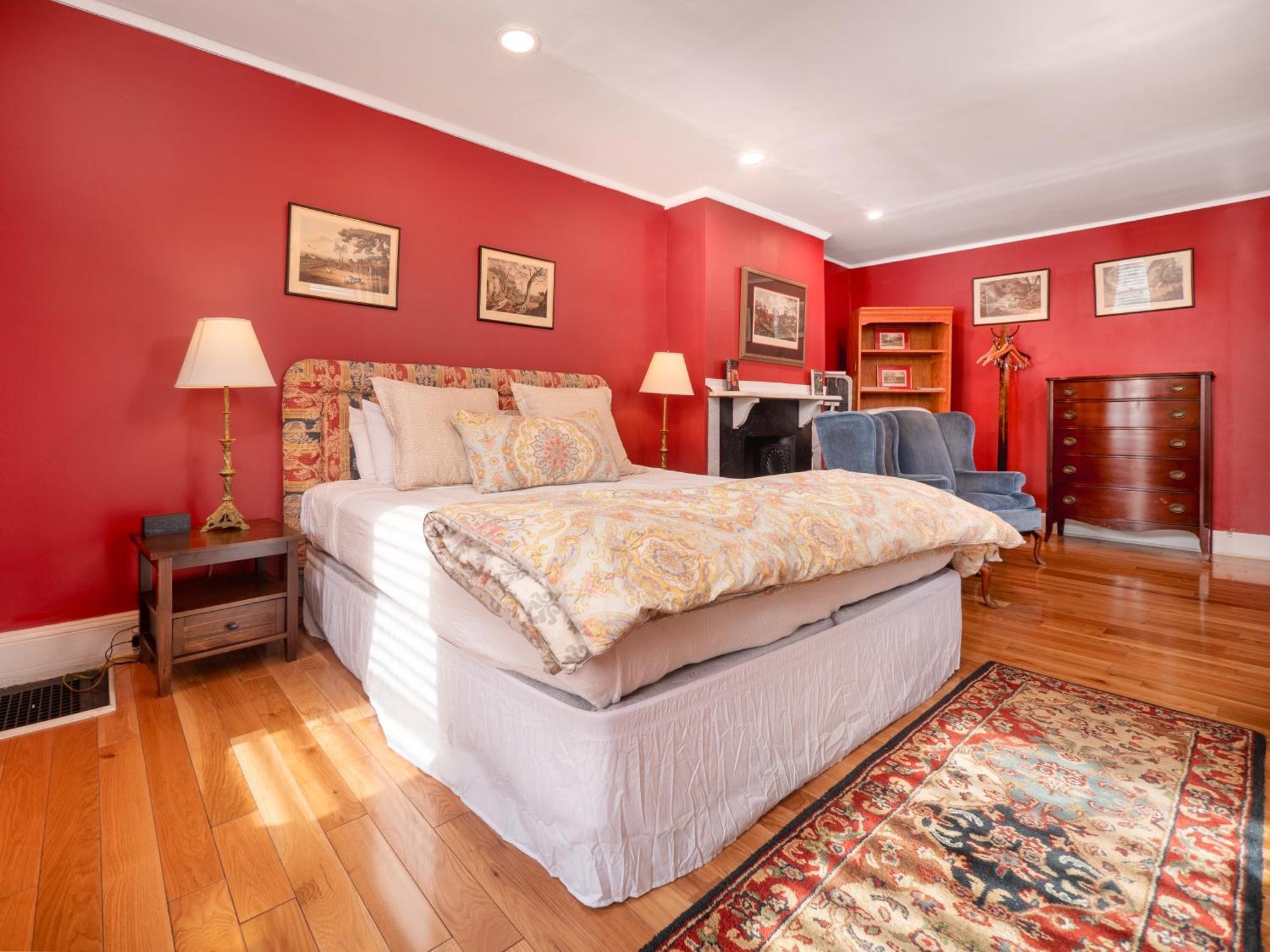Deluxe King Room #2