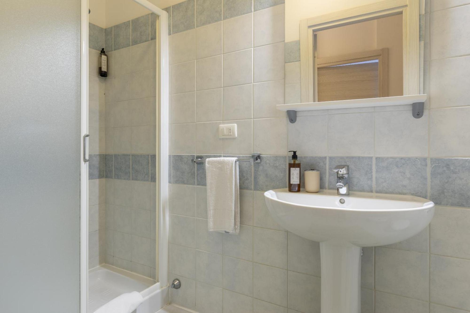 Single Room Private External Bathroom