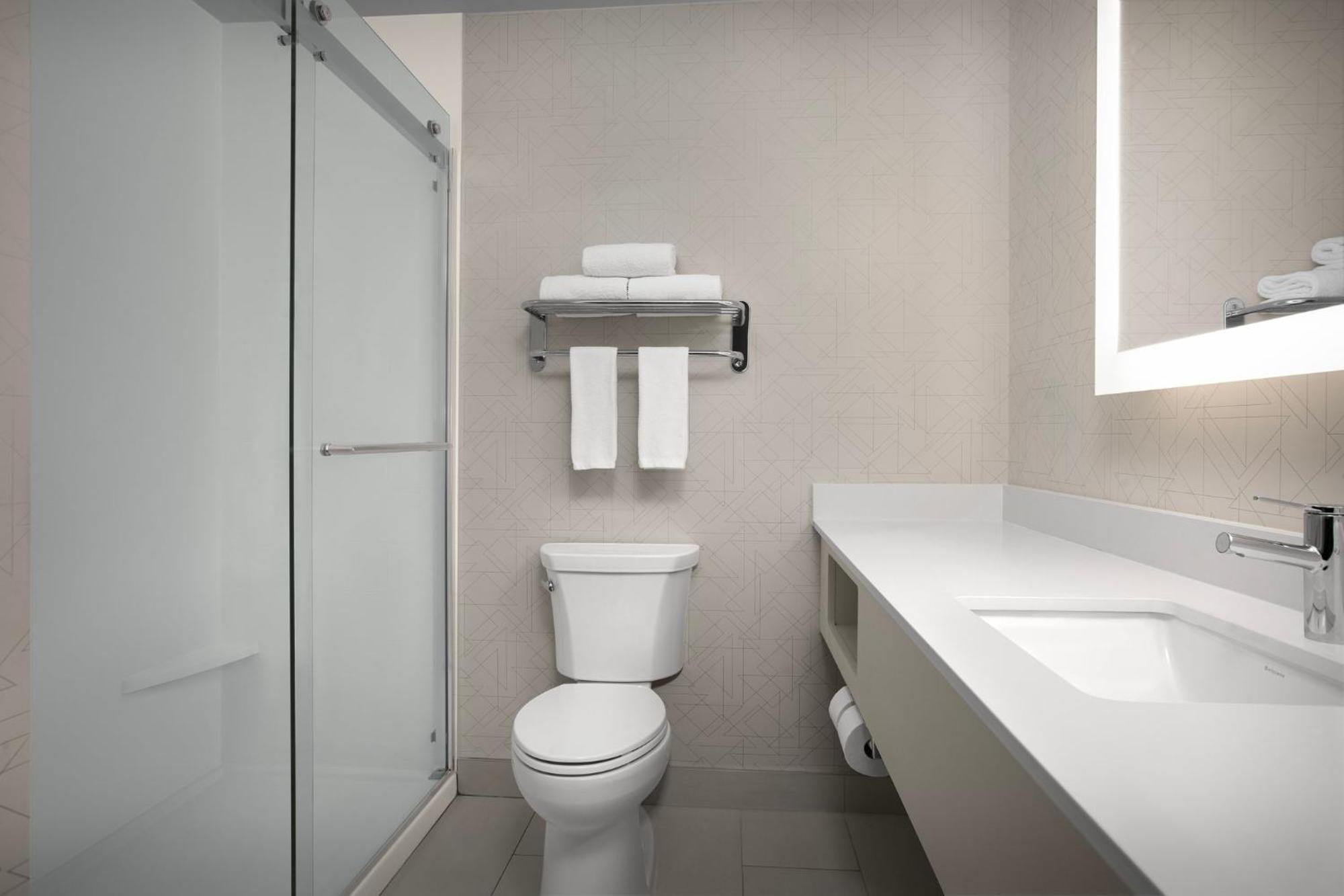 Standard Queen Room Communications Access