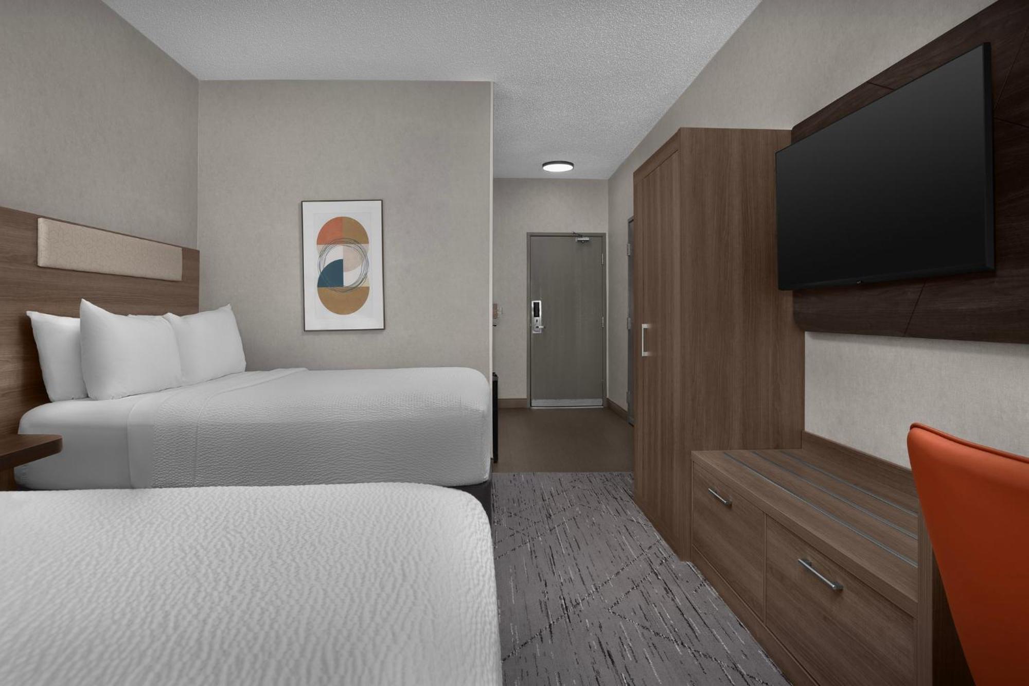 Standard Queen Room Two Queen Beds Communications Mobility Accessible