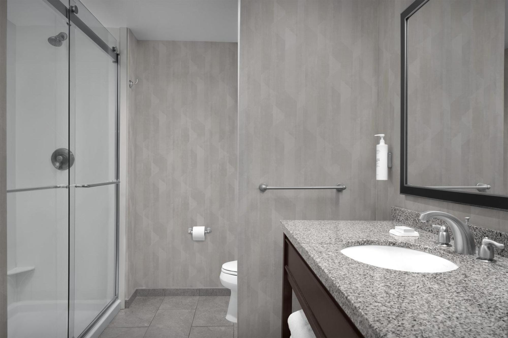 King Room - Hearing Access/Non-Smoking