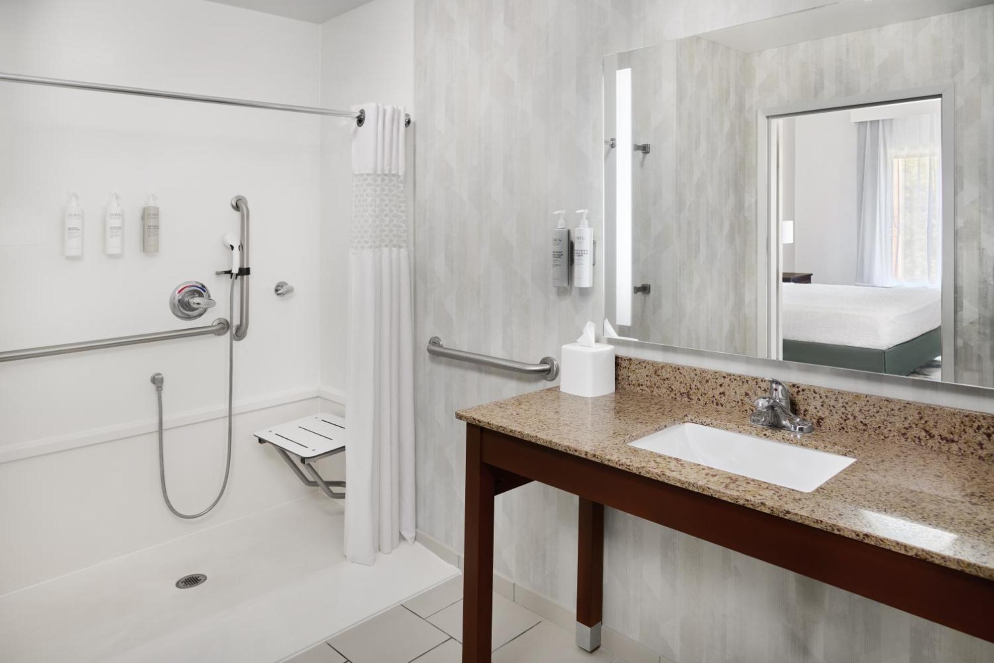 Queen Room with Two Queen Beds - Mobility and Hearing Access/Non-Smoking