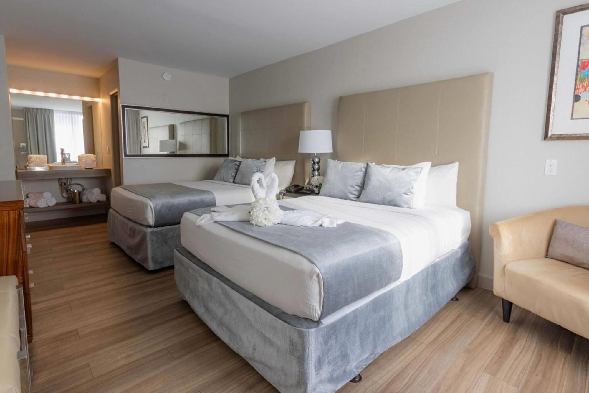 Family Room Two Queen Beds Non-Smoking