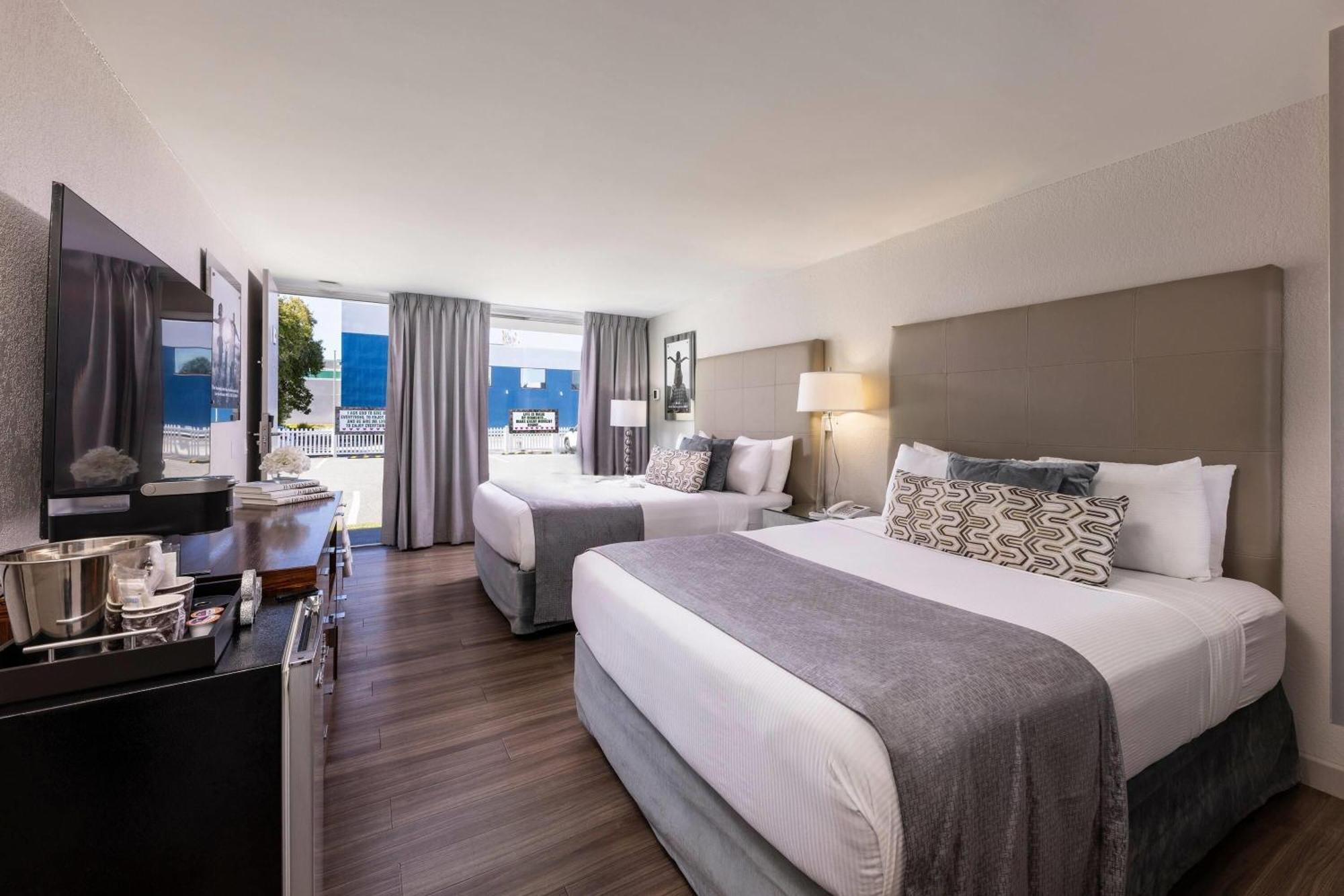 Royal Room Two Queen Beds Poolside View Non-Smoking