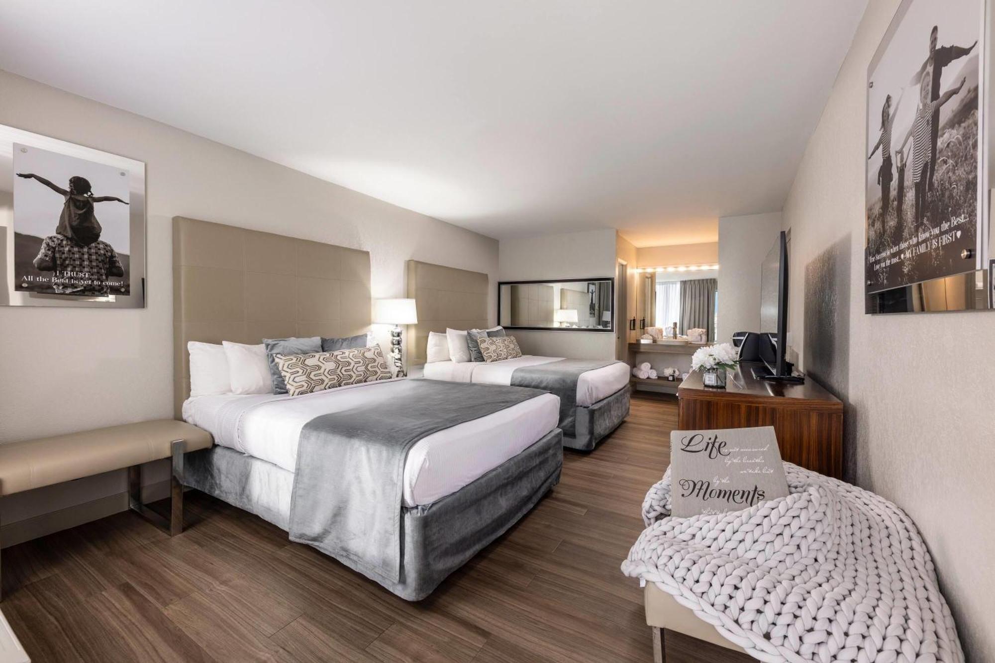 Family Room Two Queen Beds Non-Smoking