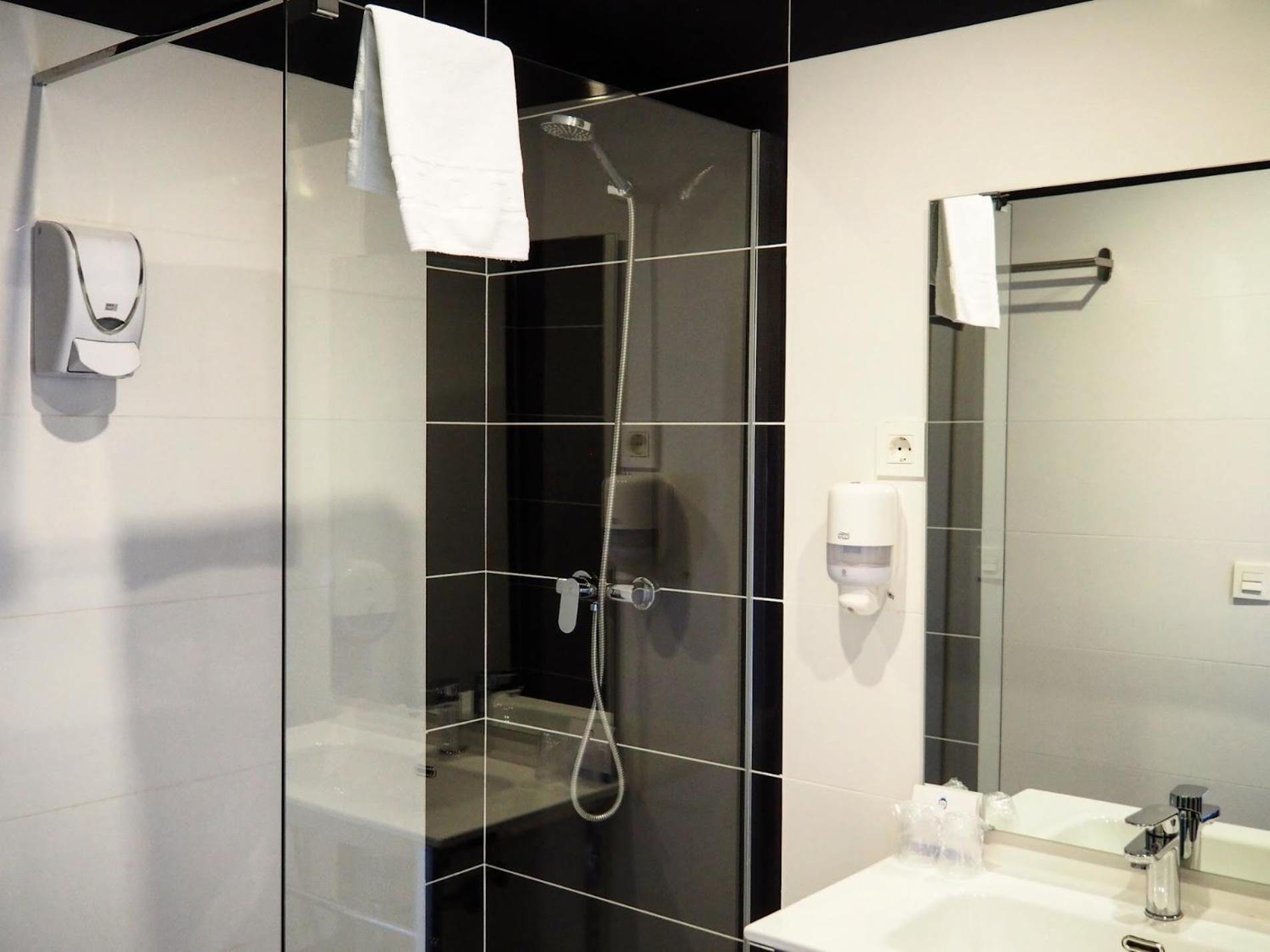 Double or Twin Room Bathroom