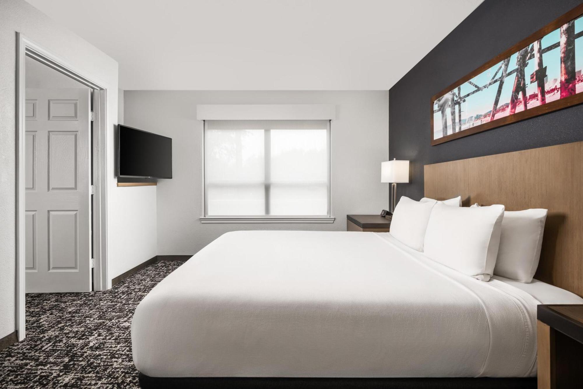 One-Bedroom King Suite