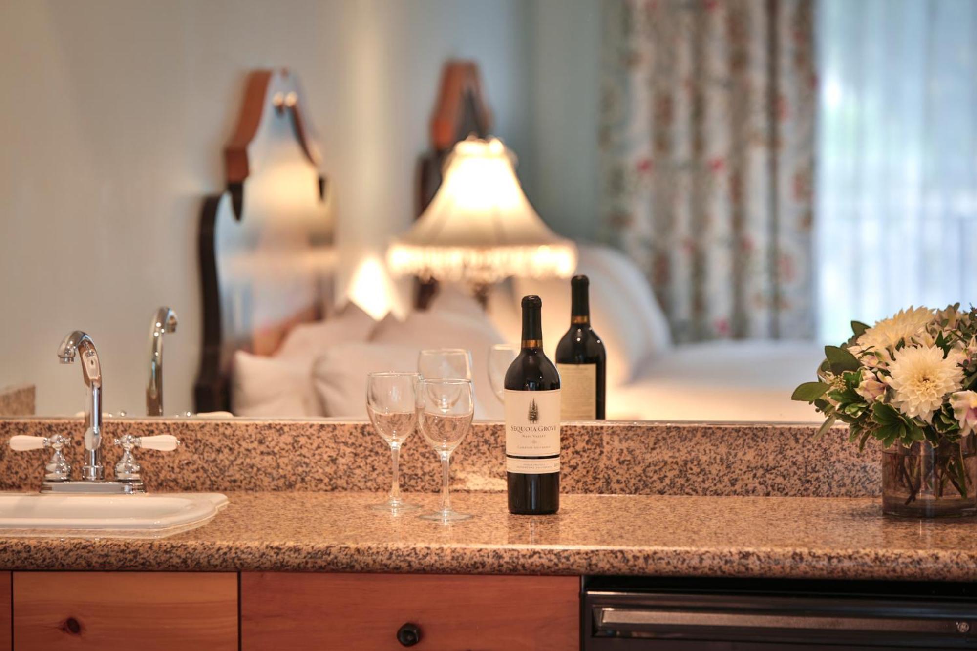 Mountain Grand Lodge Two Queen Hotel Room