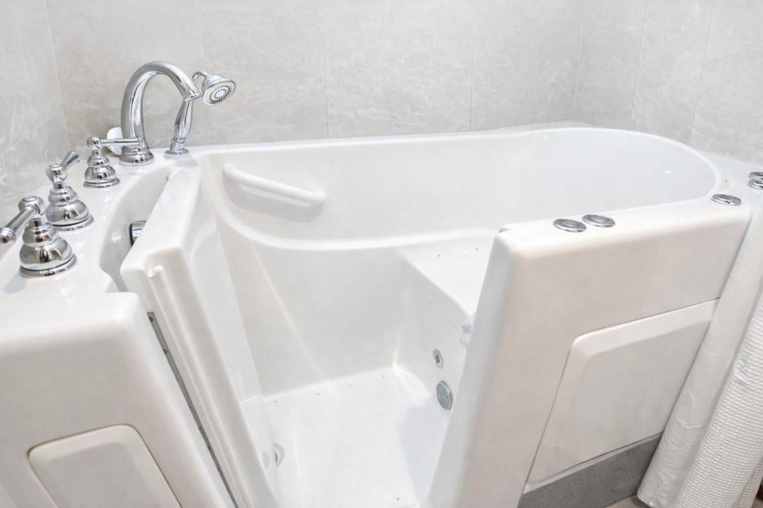 Deluxe Suite with Spa Bath