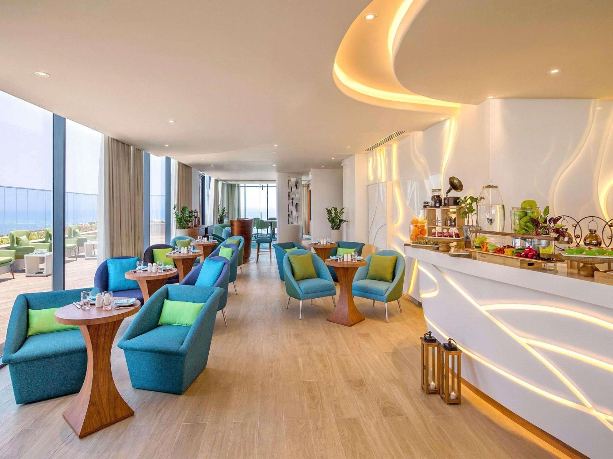 Premium Room Balcony Palm Sea View Club Lounge Access