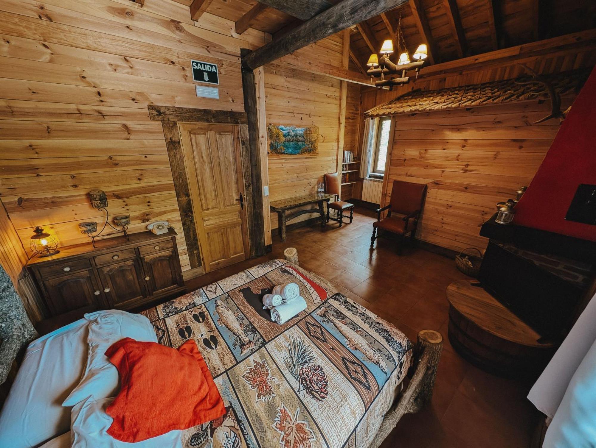 Standard Double Room Fireplace Private Bathroom