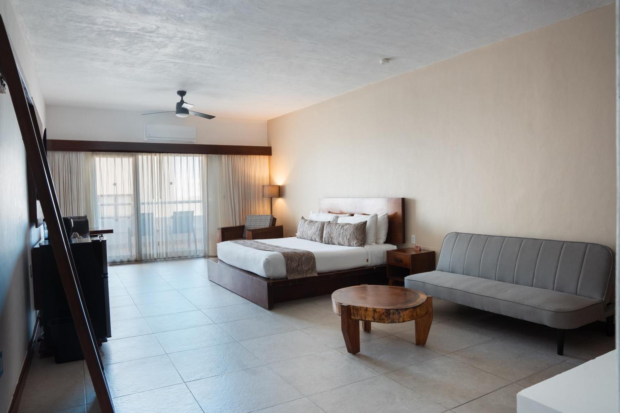 Superior King Suite