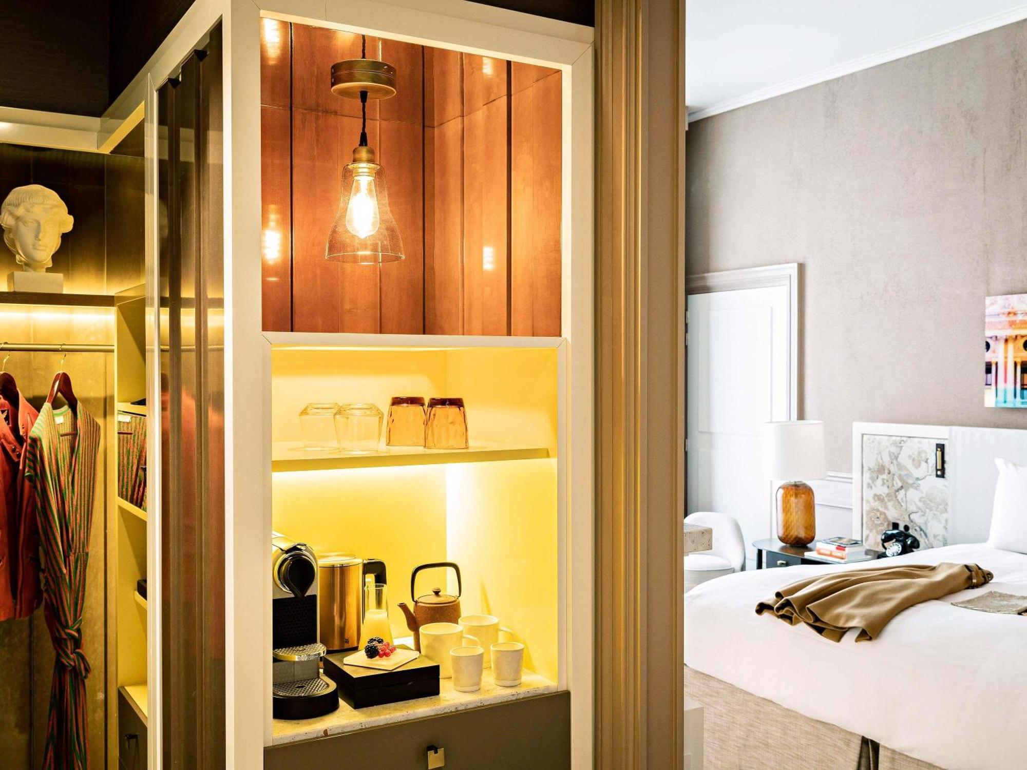 Premium Luxury Queen Room One Queen Bed Courtyard or Rue Scribe View,1771700003:JPEG