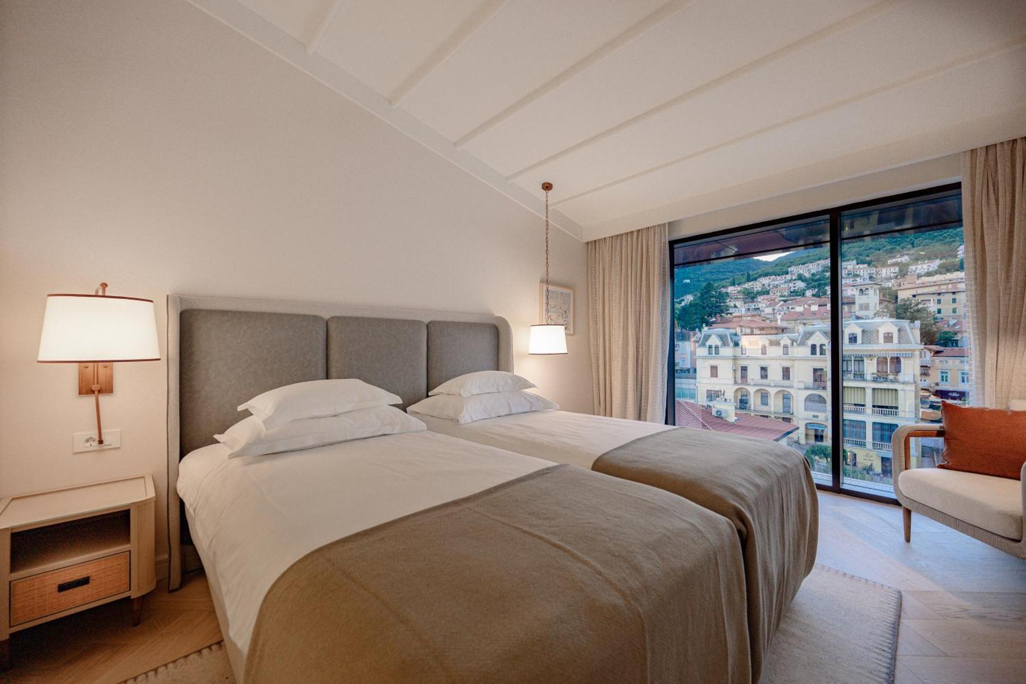 Superior Room City View