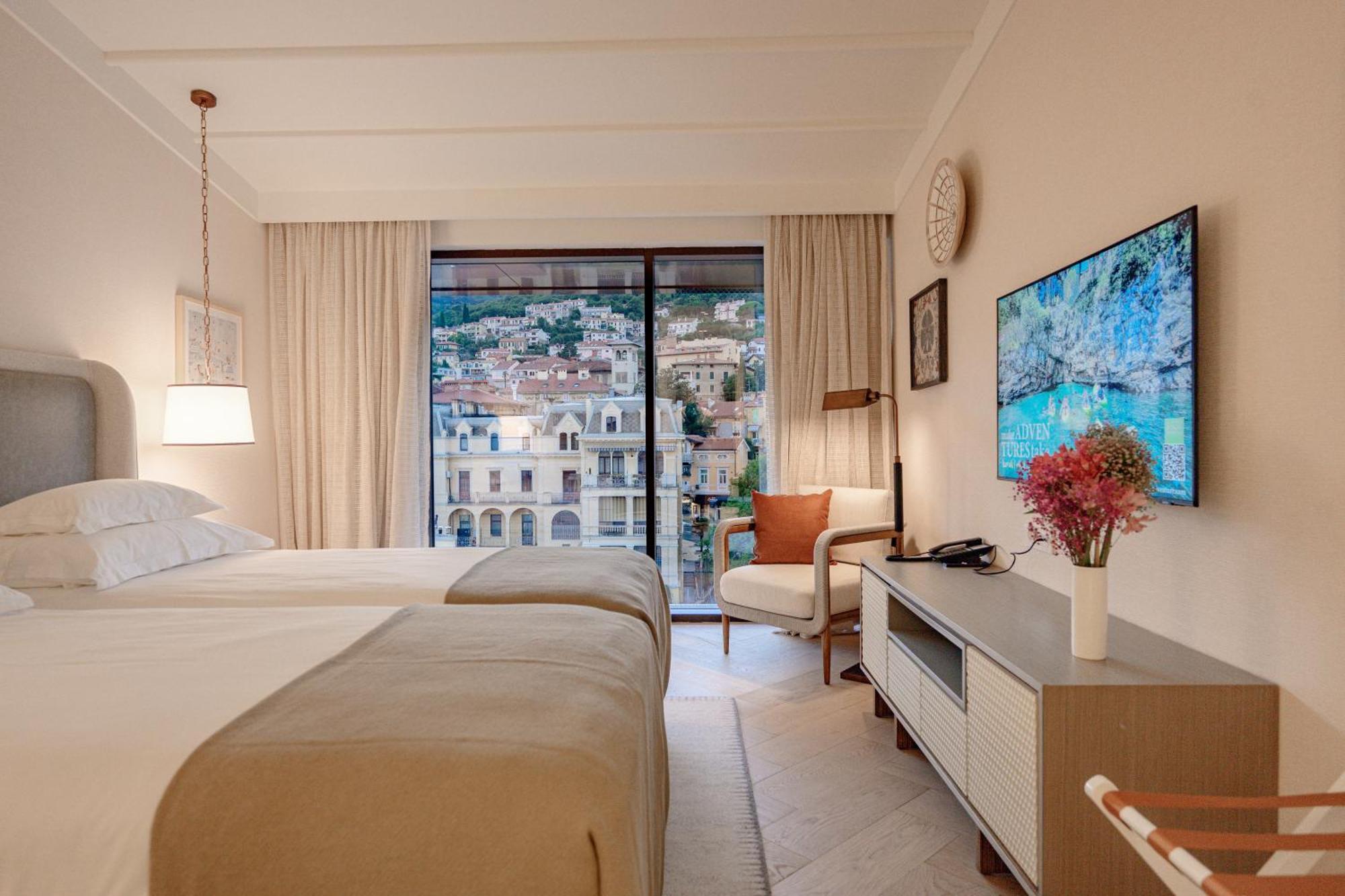 Superior Room City View
