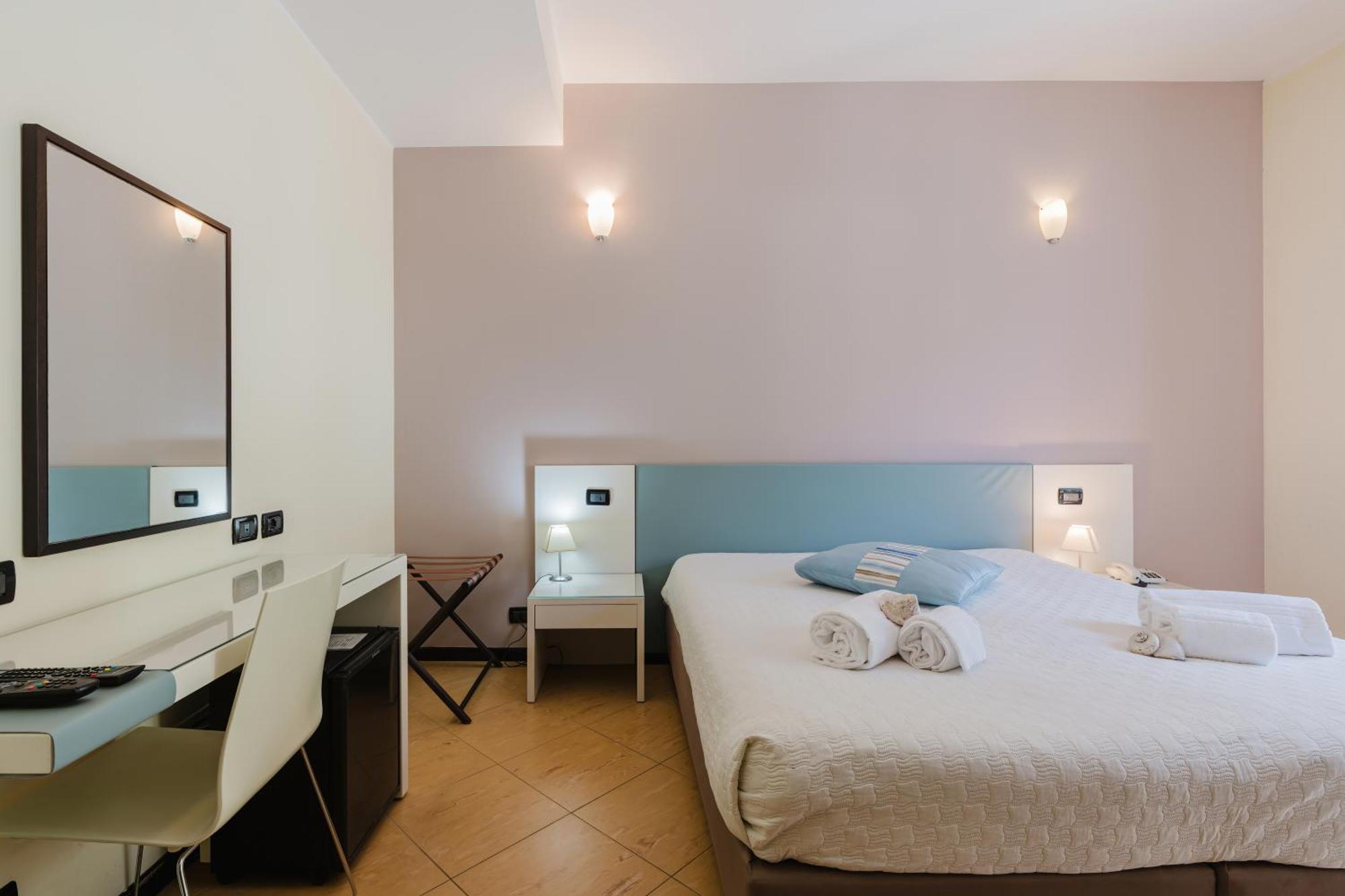 Deluxe Double Room Side Sea View