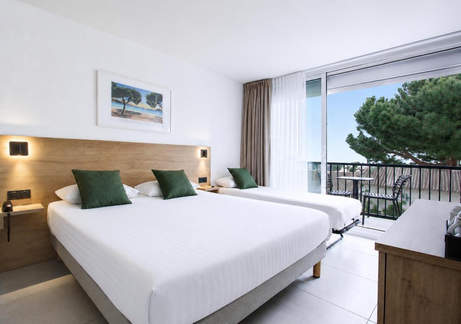 Comfort Triple Room Balcony Air Conditioning Mountain View or Partial Sea View