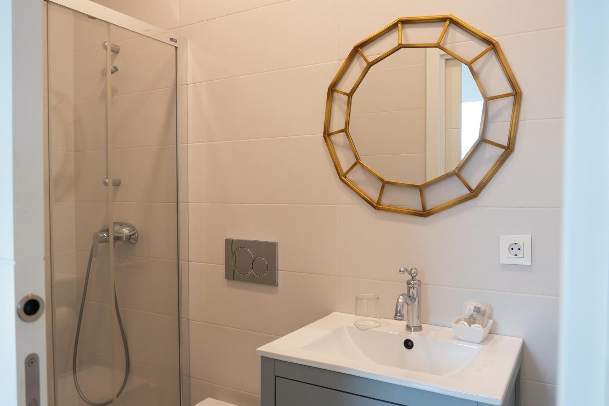 Triple Room Shower Attic