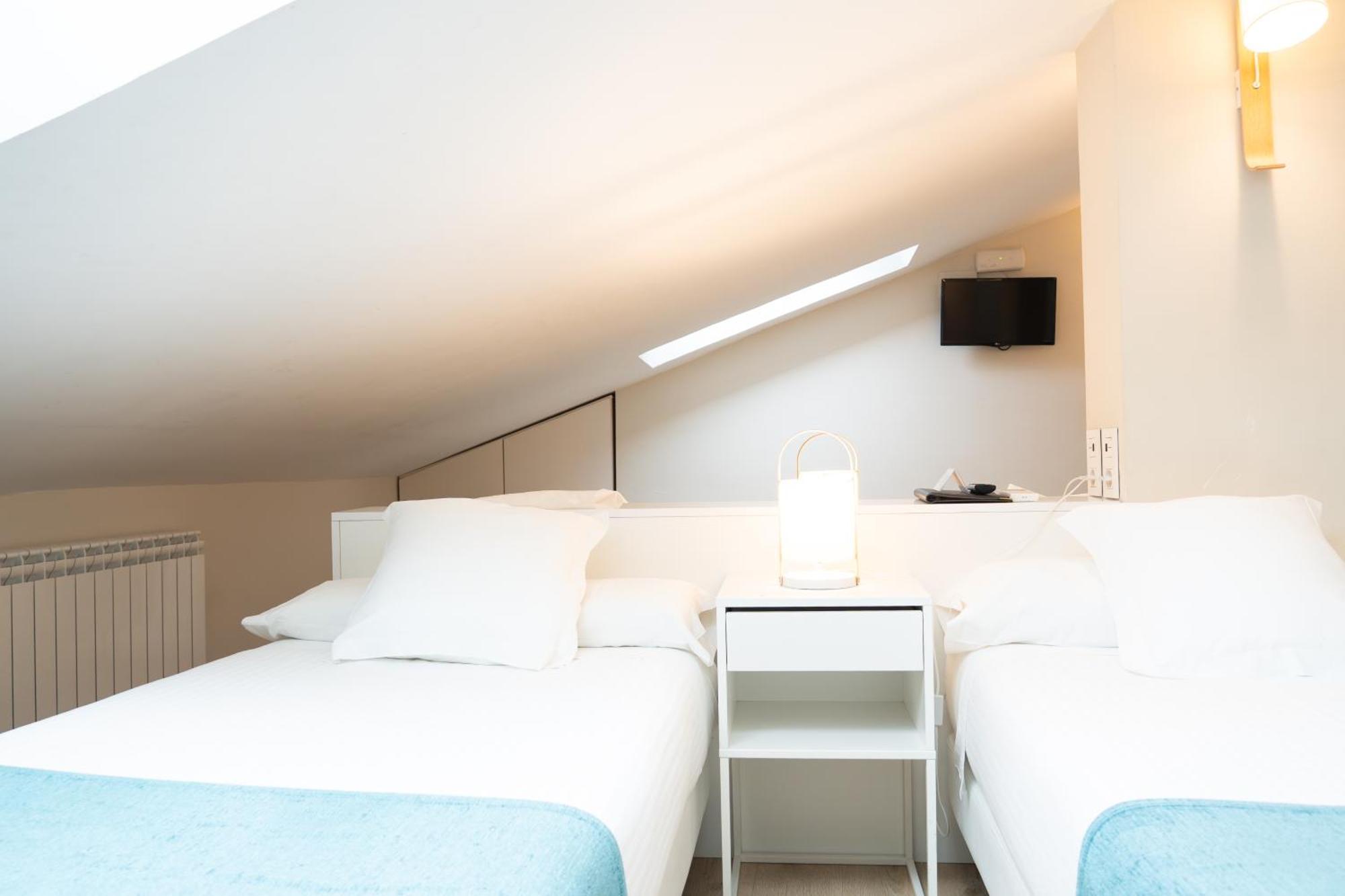 Quadruple Room Shower Attic