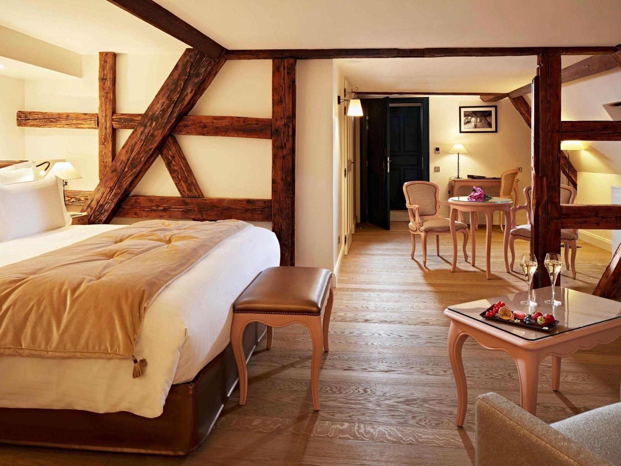 Prestige Room Queen Bed or Twin Beds
