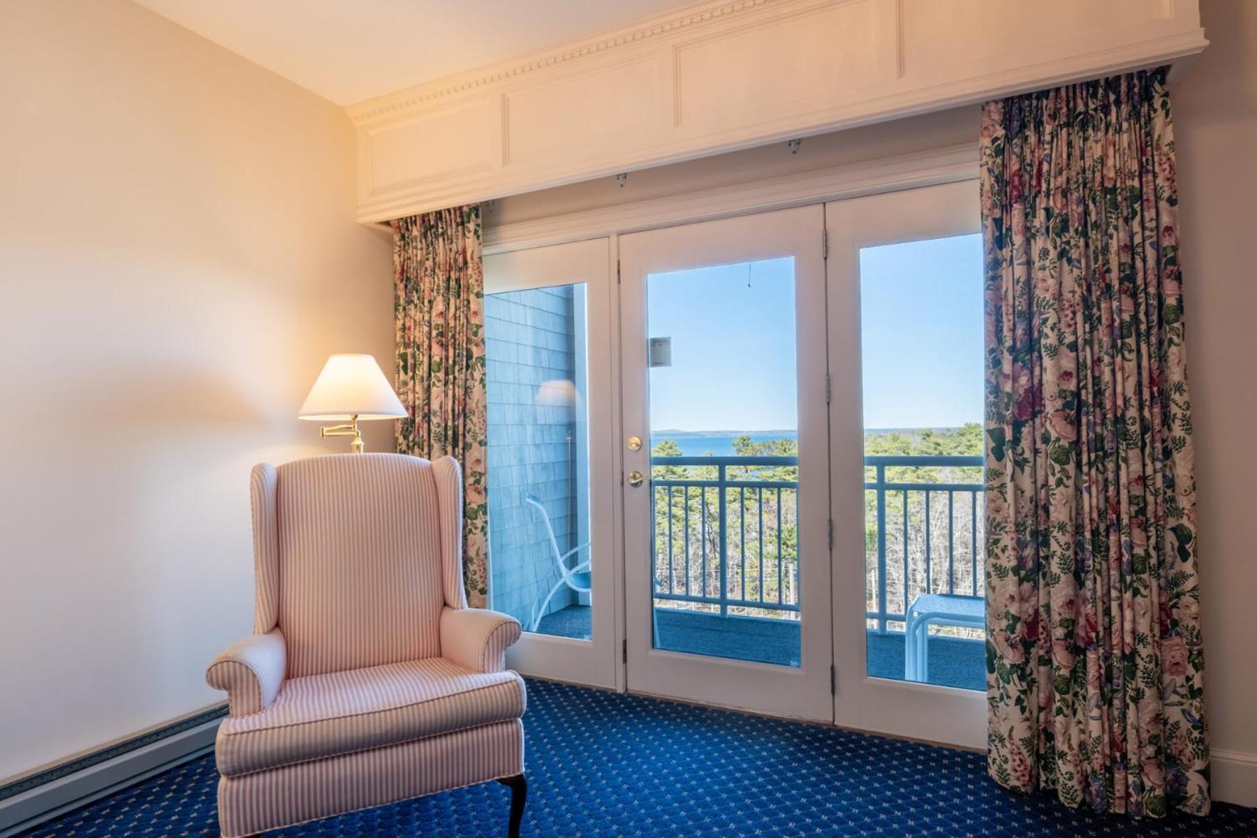 Mizzentop | King | Fireplace | 2nd Floor