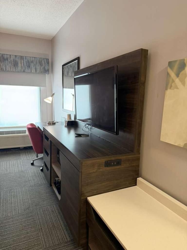 King Room with Accessible Tub - Mobility and Hearing Access/Non-Smoking