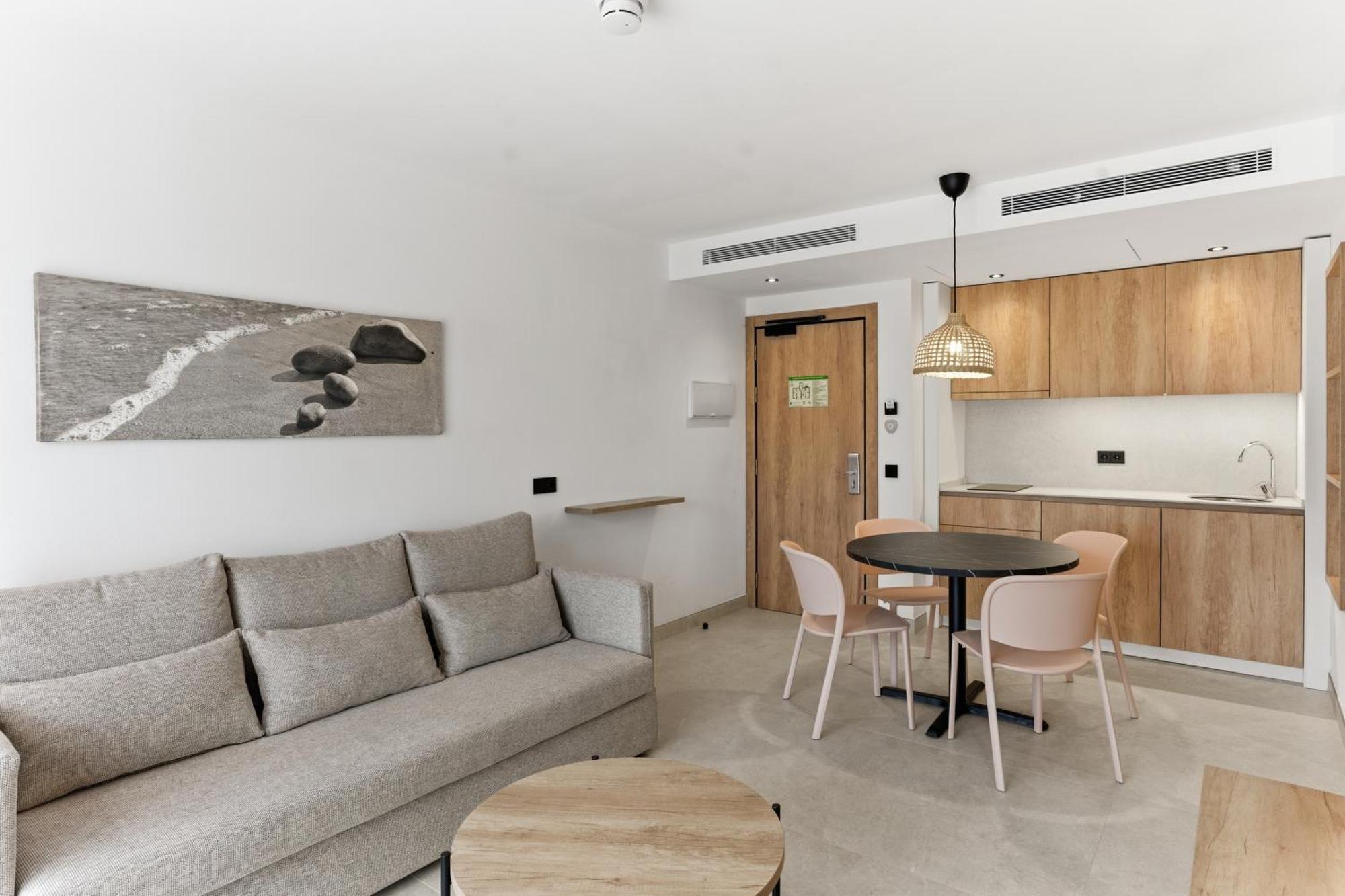 Apartamento de 1 dormitorio con balcón