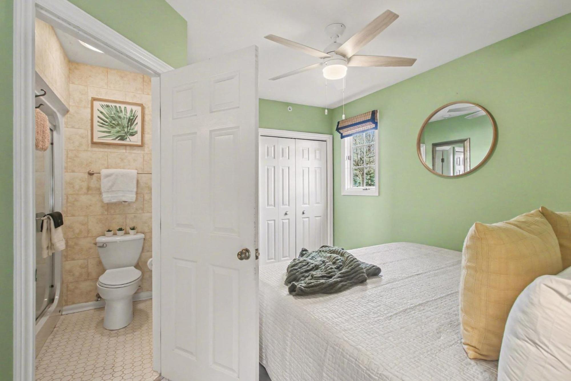 Deluxe One-Bedroom Apartment