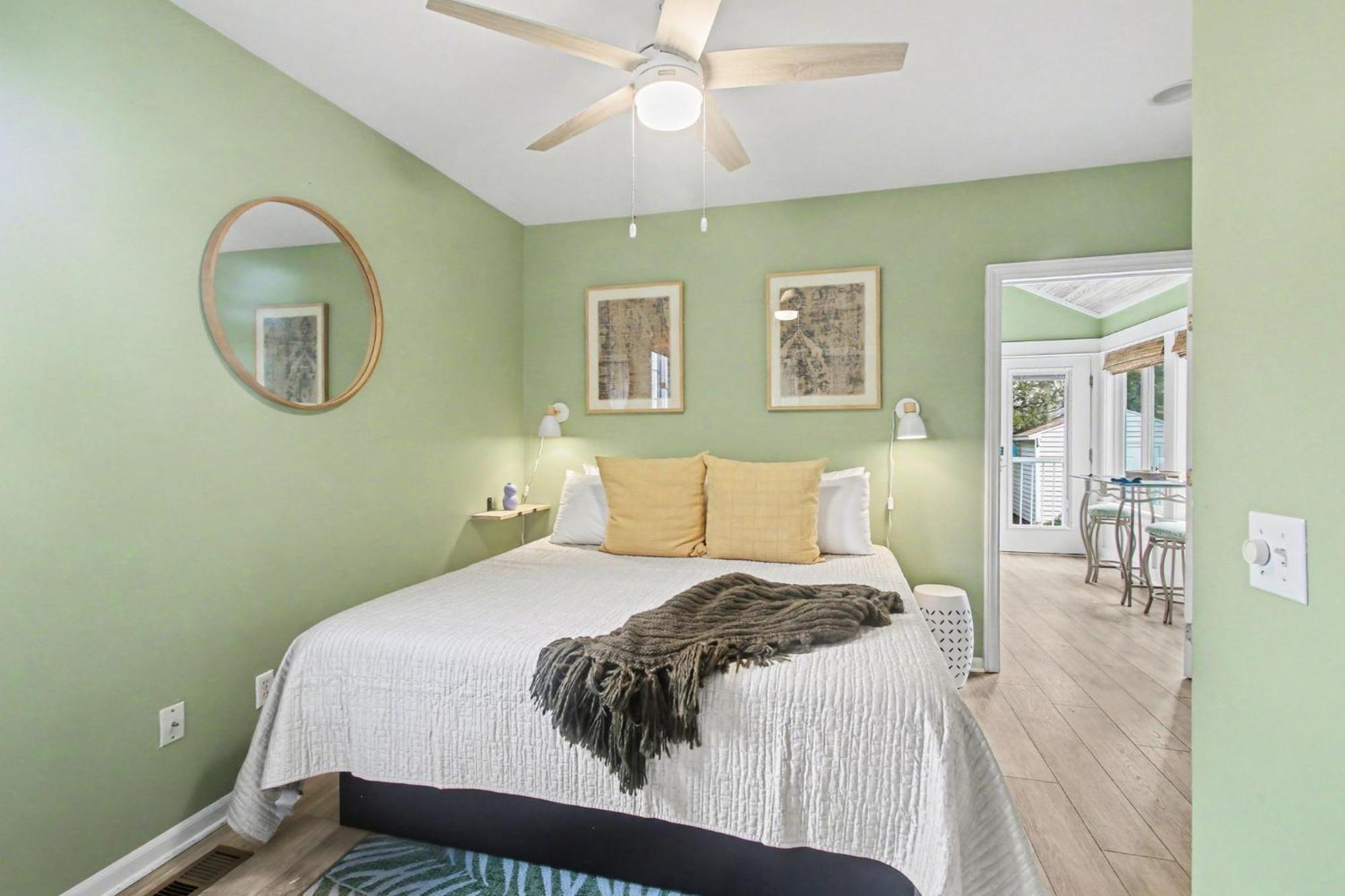 Deluxe One-Bedroom Apartment