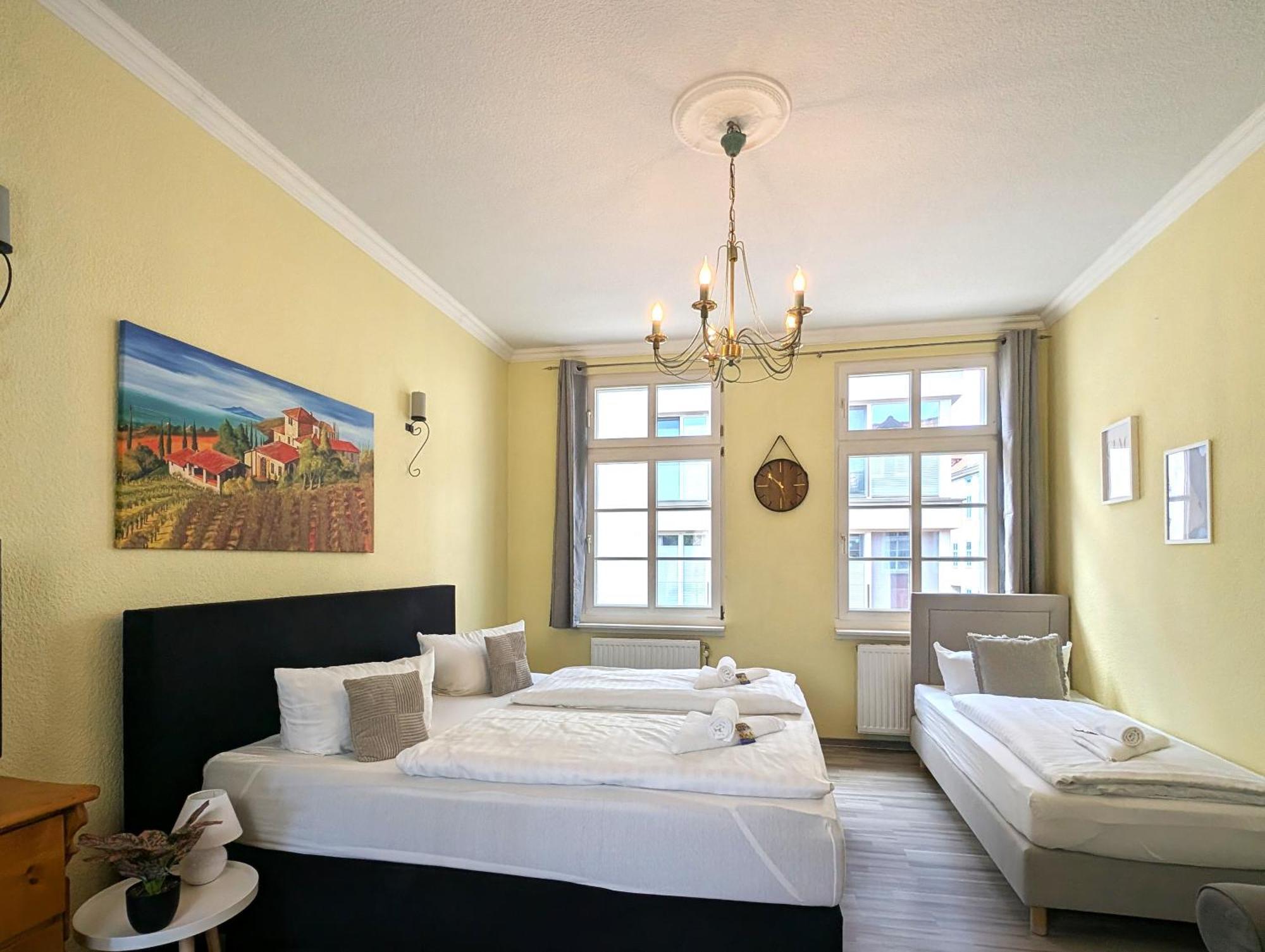 Studio Apartment 3 beds
